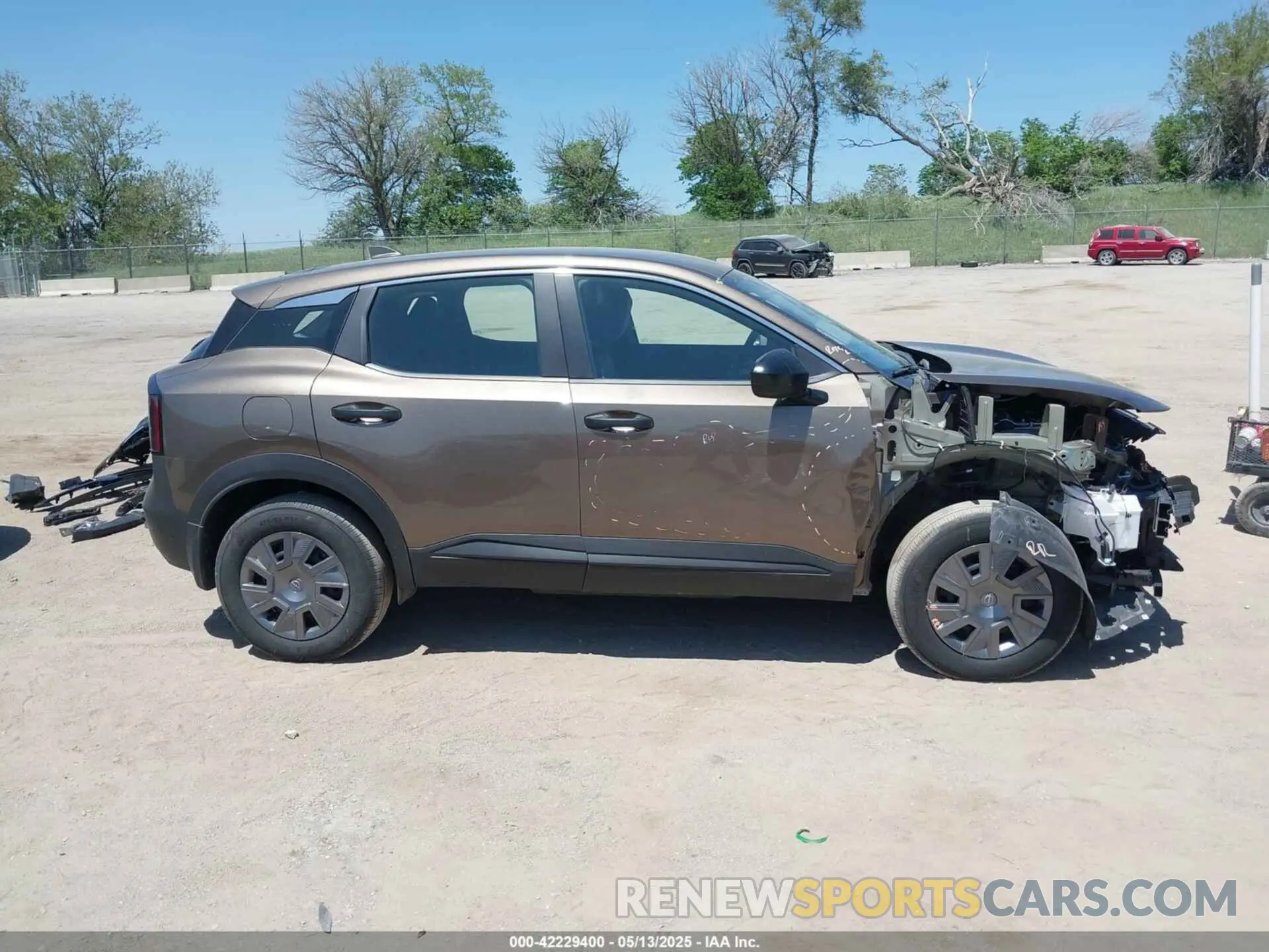 14 Photograph of a damaged car 3N8AP6BB1SL313392 NISSAN KICKS 2025