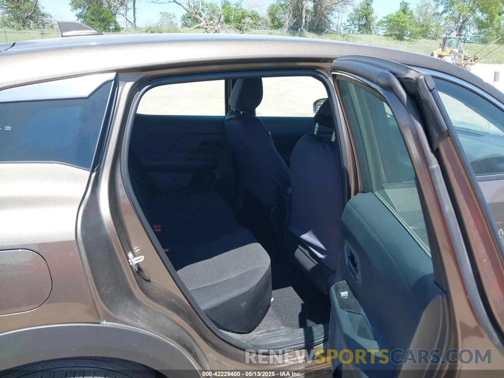8 Photograph of a damaged car 3N8AP6BB1SL313392 NISSAN KICKS 2025