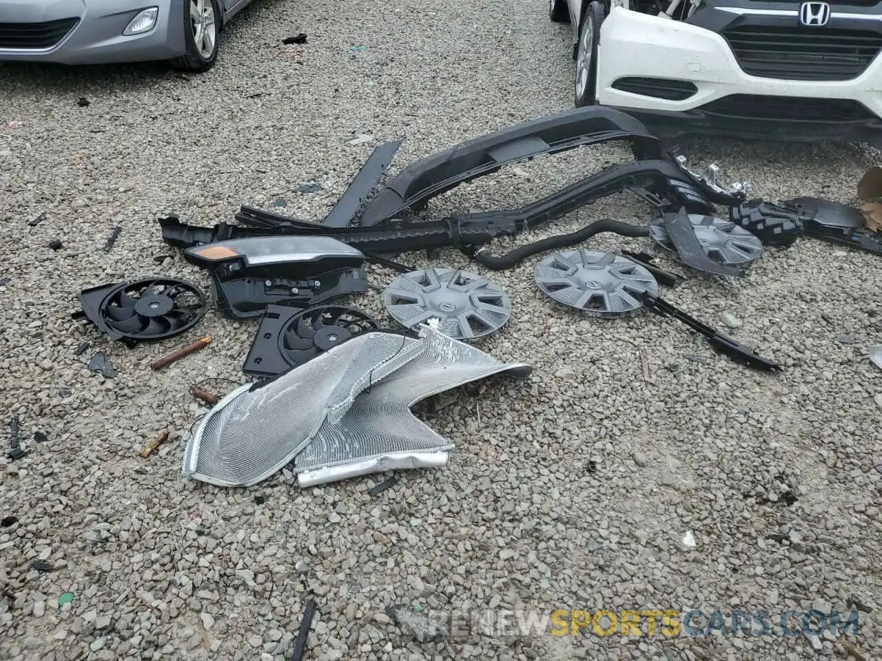 13 Photograph of a damaged car 3N8AP6BB1SL319774 NISSAN KICKS 2025