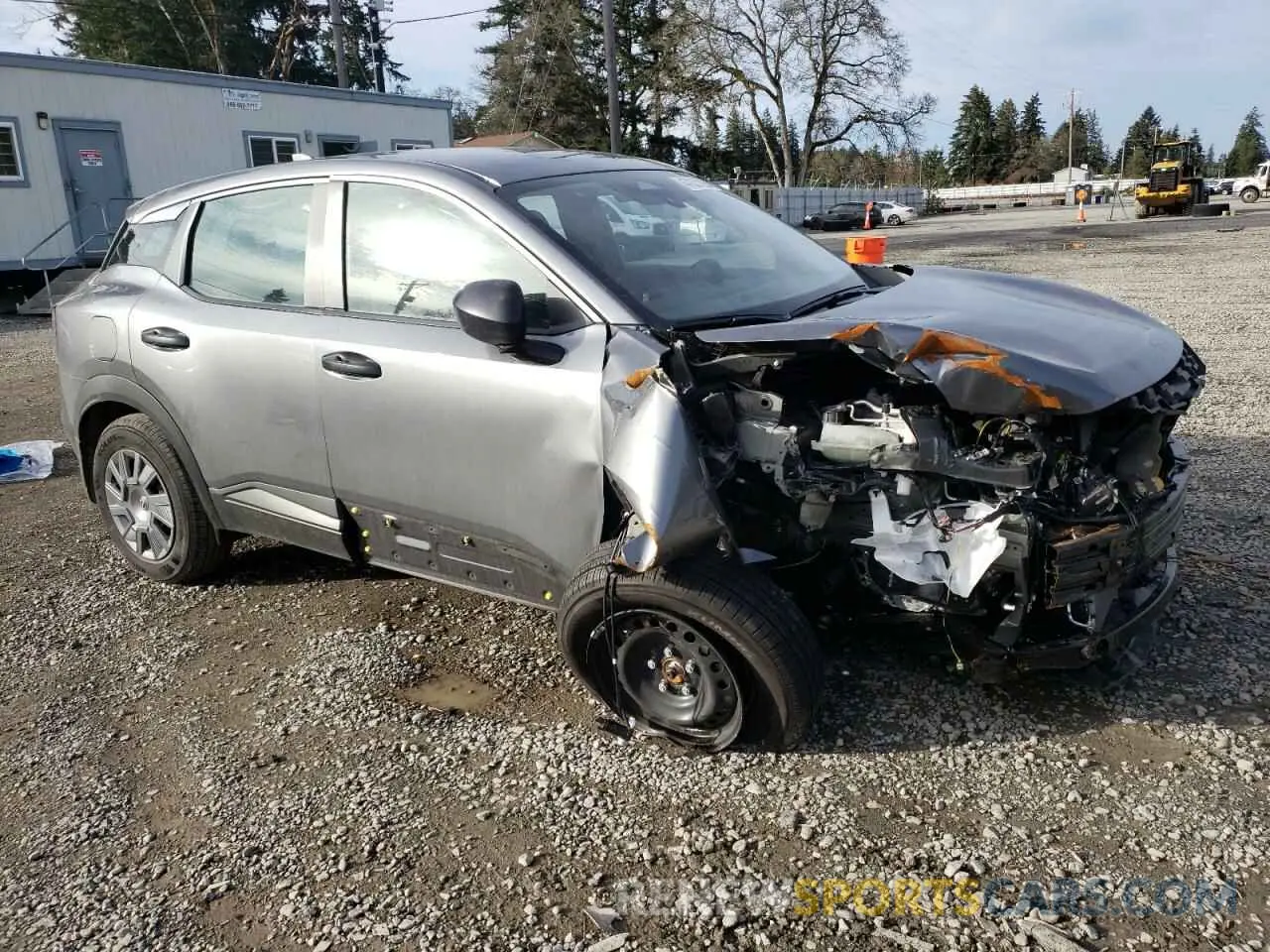 4 Photograph of a damaged car 3N8AP6BB4SL313547 NISSAN KICKS 2025