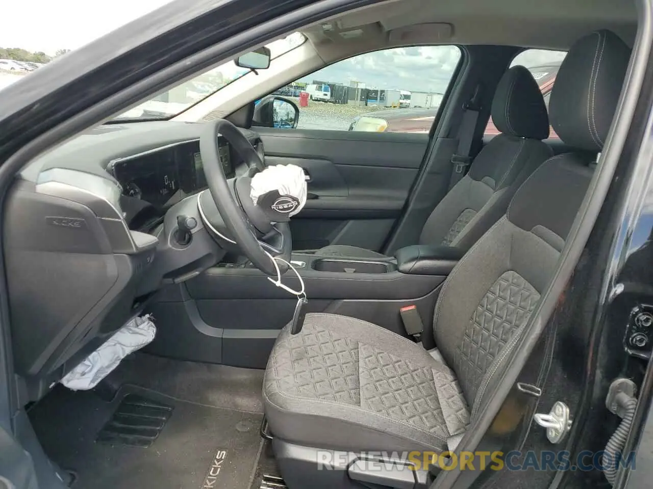 7 Photograph of a damaged car 3N8AP6CA0SL312370 NISSAN KICKS 2025