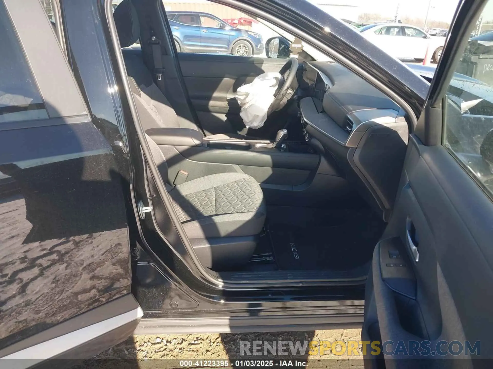 5 Photograph of a damaged car 3N8AP6CA1SL320770 NISSAN KICKS 2025