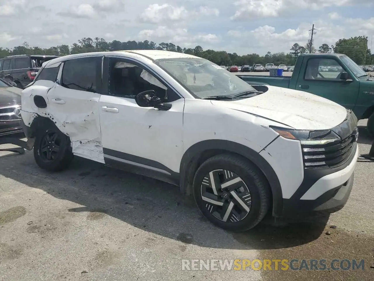 4 Photograph of a damaged car 3N8AP6CA2SL322981 NISSAN KICKS 2025