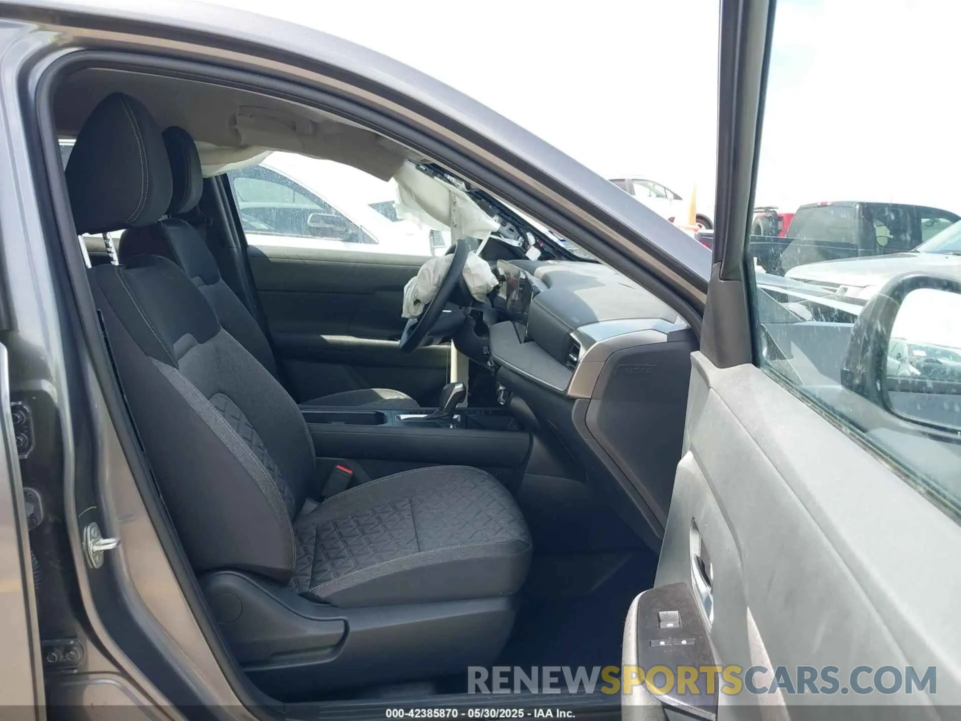 5 Photograph of a damaged car 3N8AP6CA3SL314436 NISSAN KICKS 2025