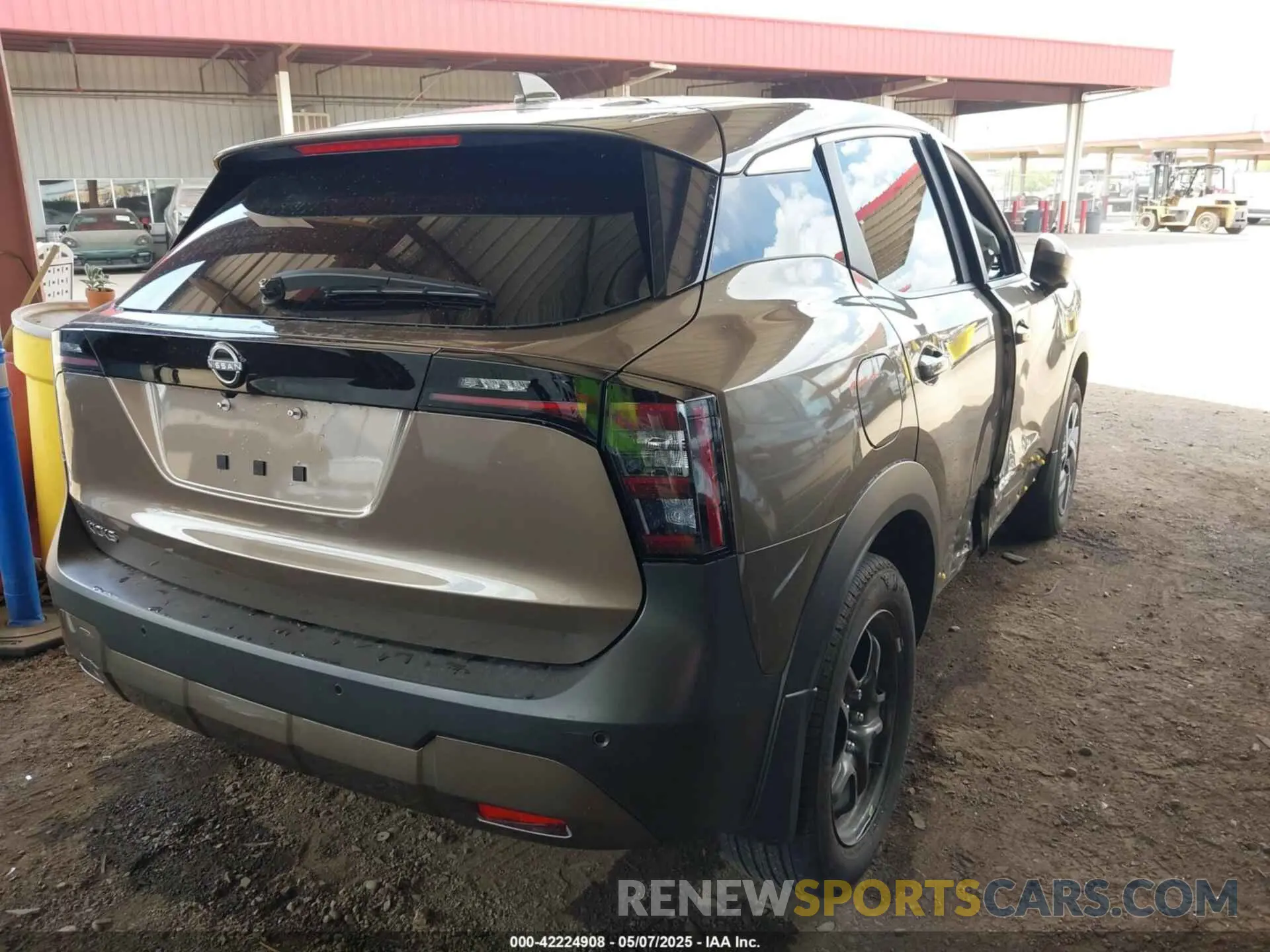 4 Photograph of a damaged car 3N8AP6CA7SL311796 NISSAN KICKS 2025