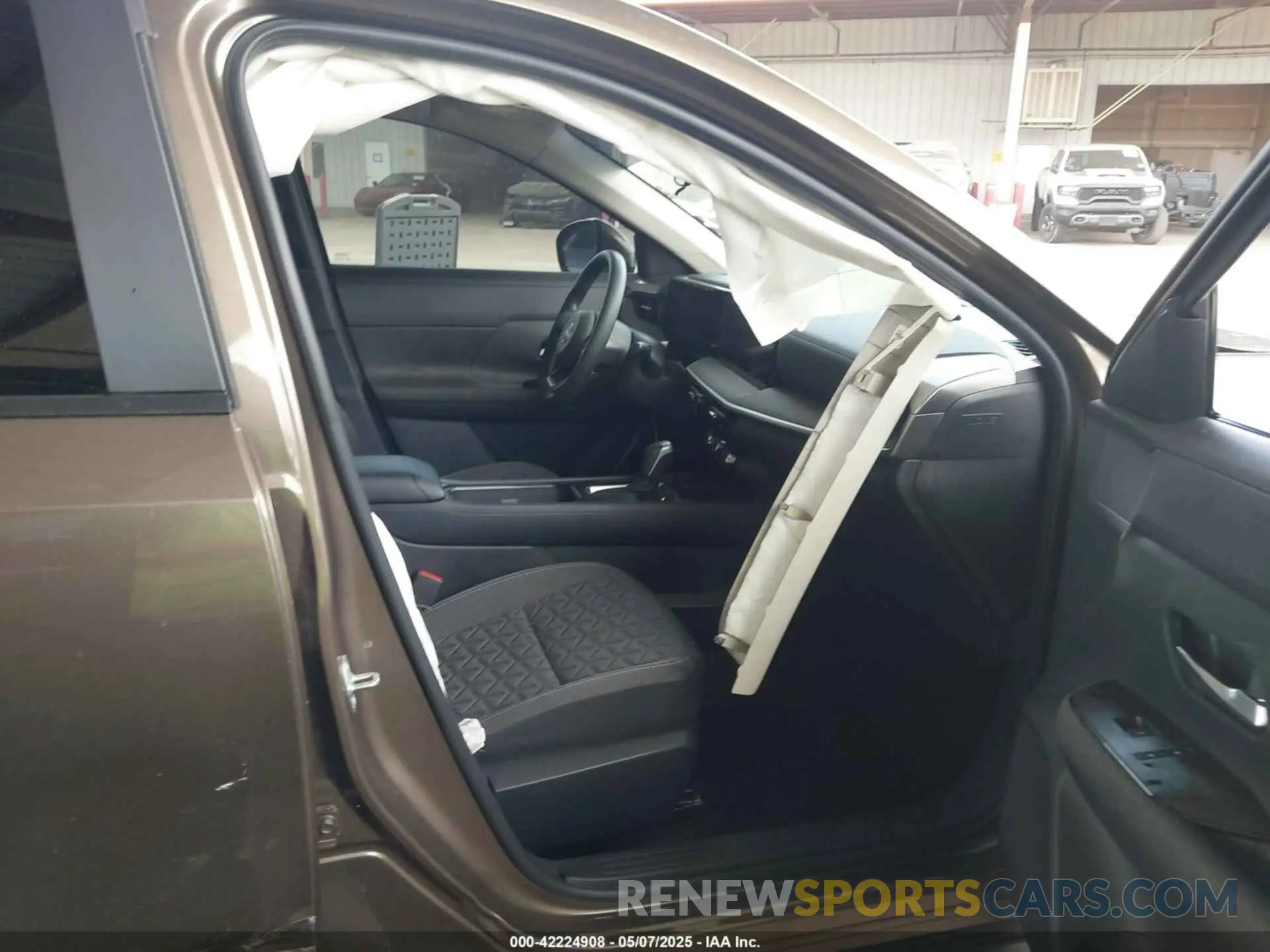 5 Photograph of a damaged car 3N8AP6CA7SL311796 NISSAN KICKS 2025