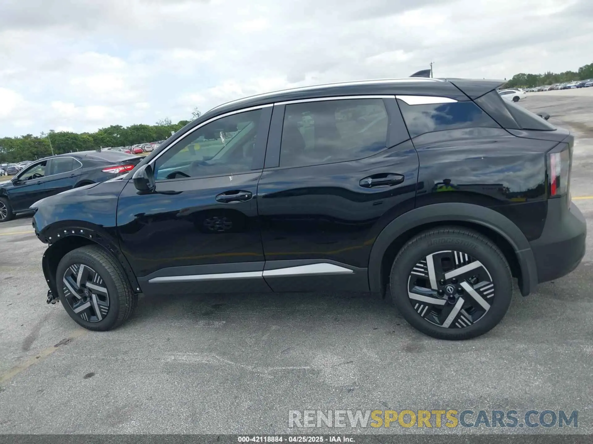 15 Photograph of a damaged car 3N8AP6CA7SL355314 NISSAN KICKS 2025