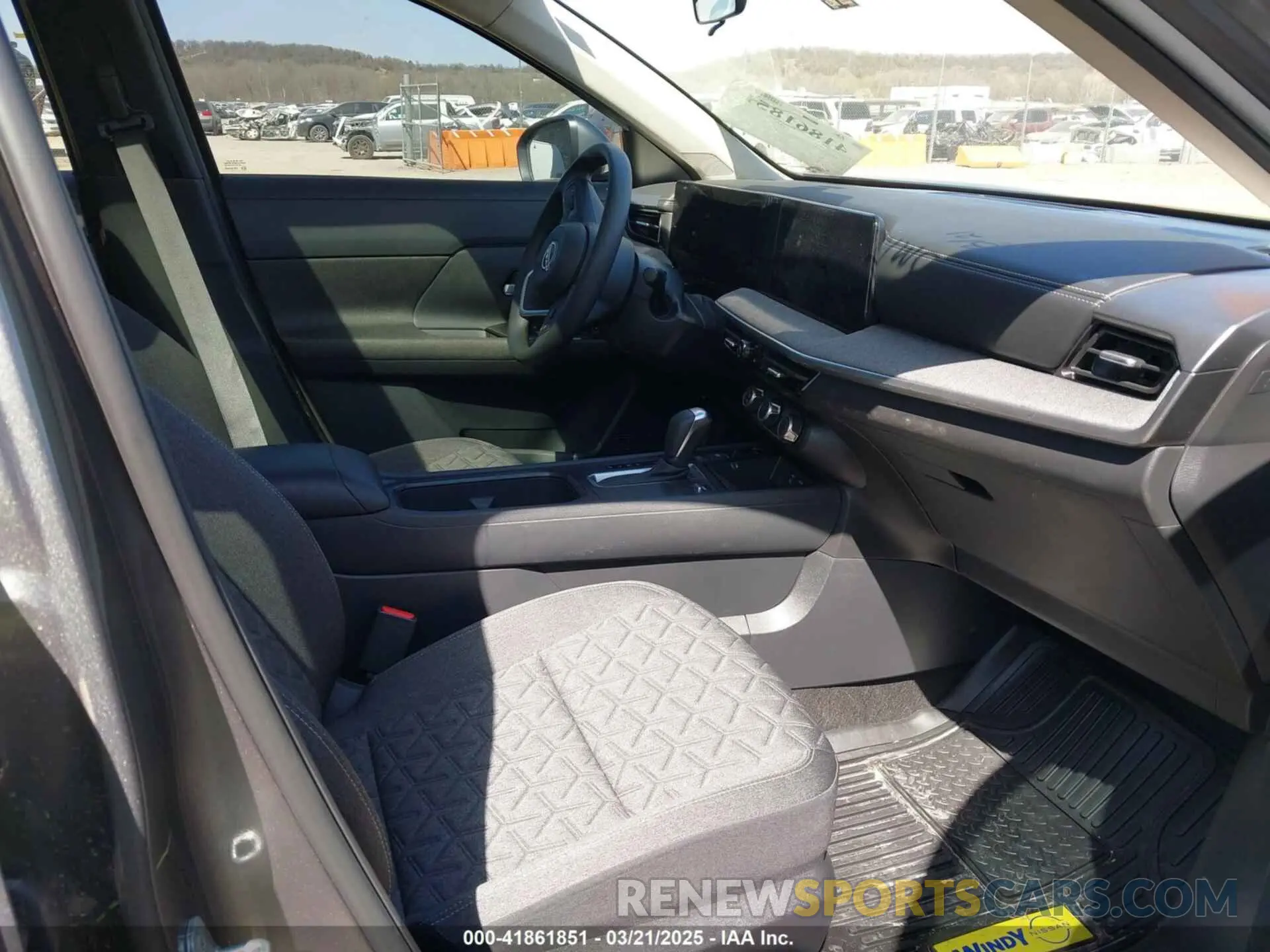5 Photograph of a damaged car 3N8AP6CA8SL301035 NISSAN KICKS 2025