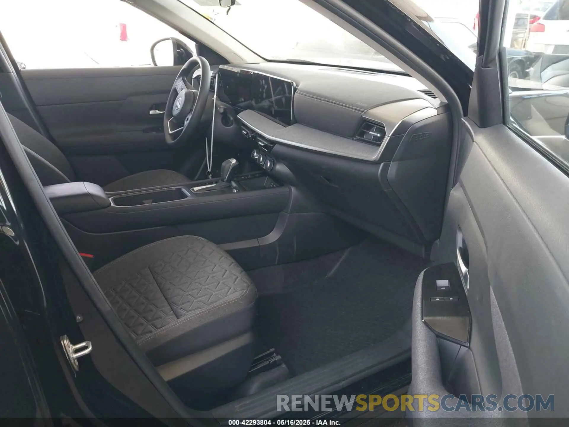 5 Photograph of a damaged car 3N8AP6CA8SL384952 NISSAN KICKS 2025