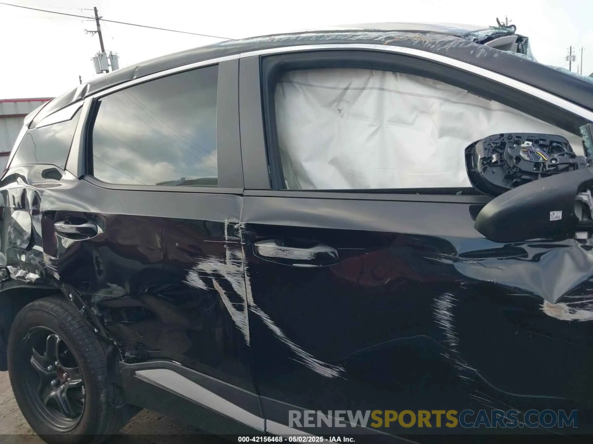 13 Photograph of a damaged car 3N8AP6CA9SL319530 NISSAN KICKS 2025