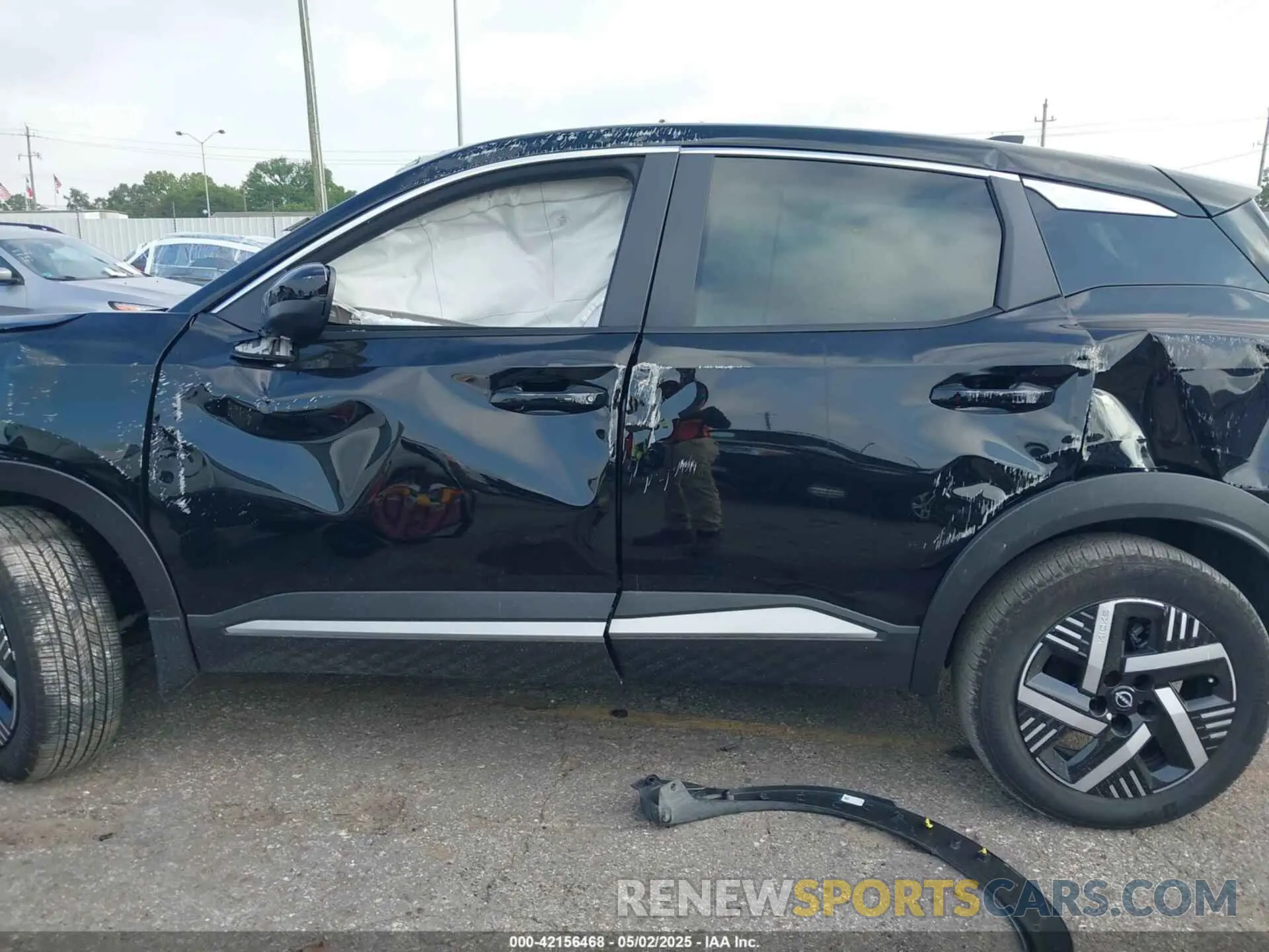 14 Photograph of a damaged car 3N8AP6CA9SL319530 NISSAN KICKS 2025