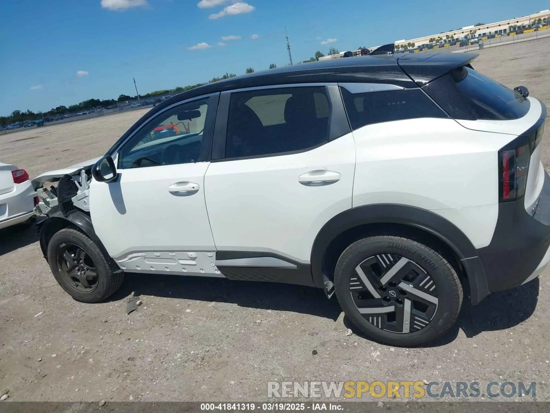 14 Photograph of a damaged car 3N8AP6CA9SL340751 NISSAN KICKS 2025