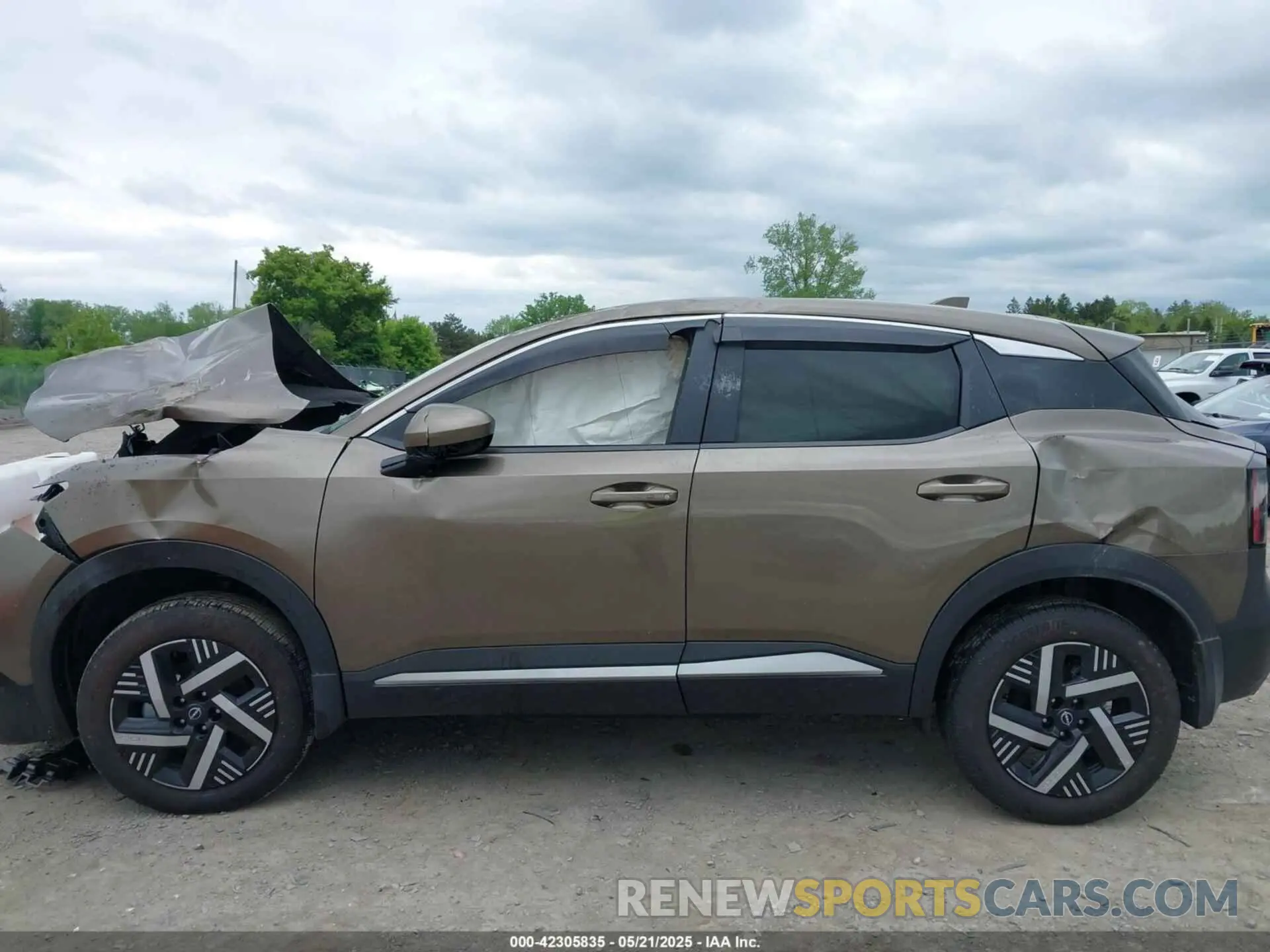 15 Photograph of a damaged car 3N8AP6CAXSL354013 NISSAN KICKS 2025