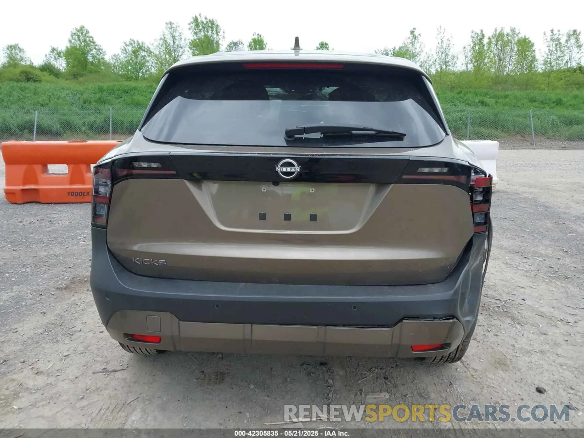 17 Photograph of a damaged car 3N8AP6CAXSL354013 NISSAN KICKS 2025