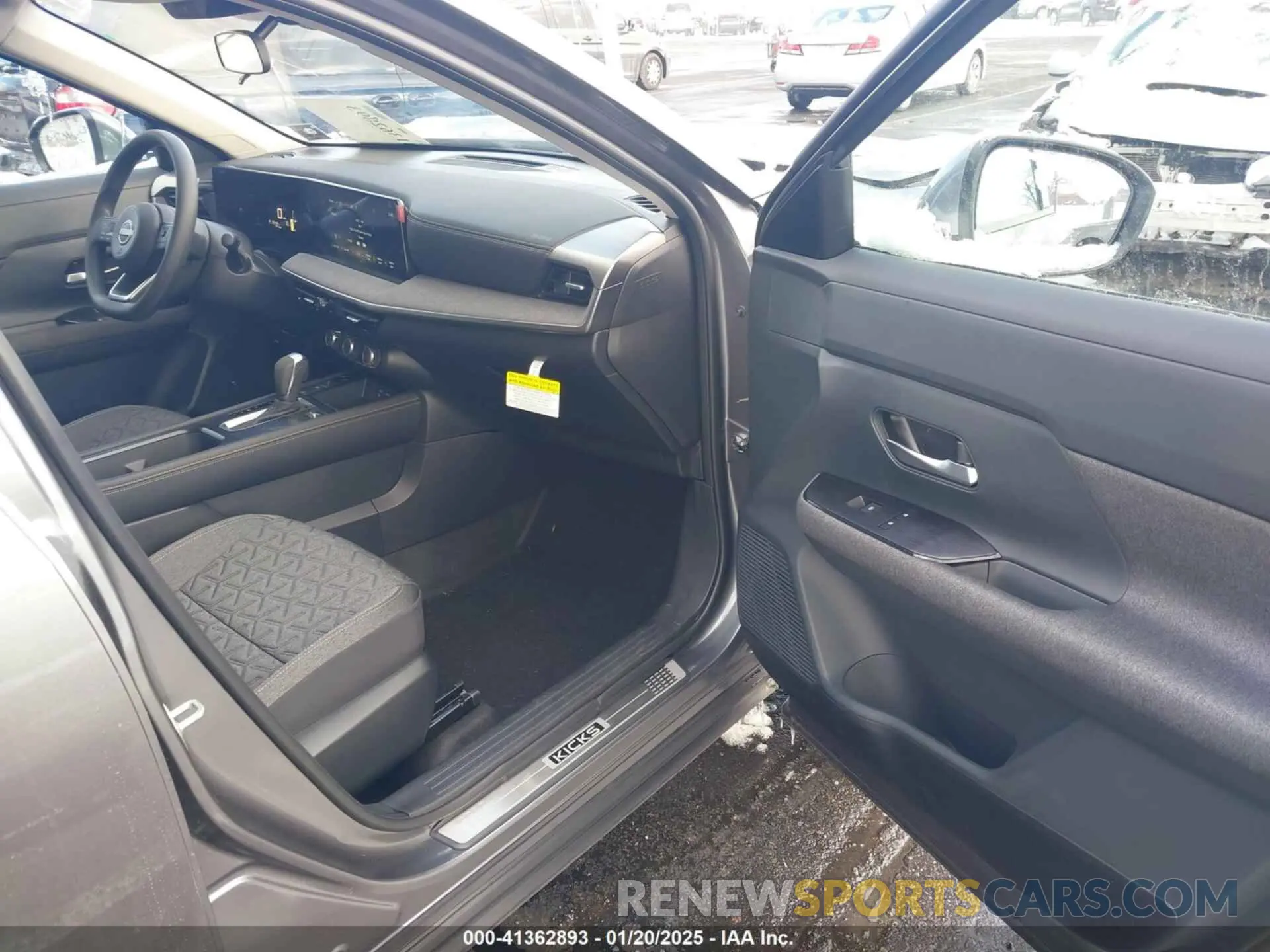 5 Photograph of a damaged car 3N8AP6CB4SL328516 NISSAN KICKS 2025