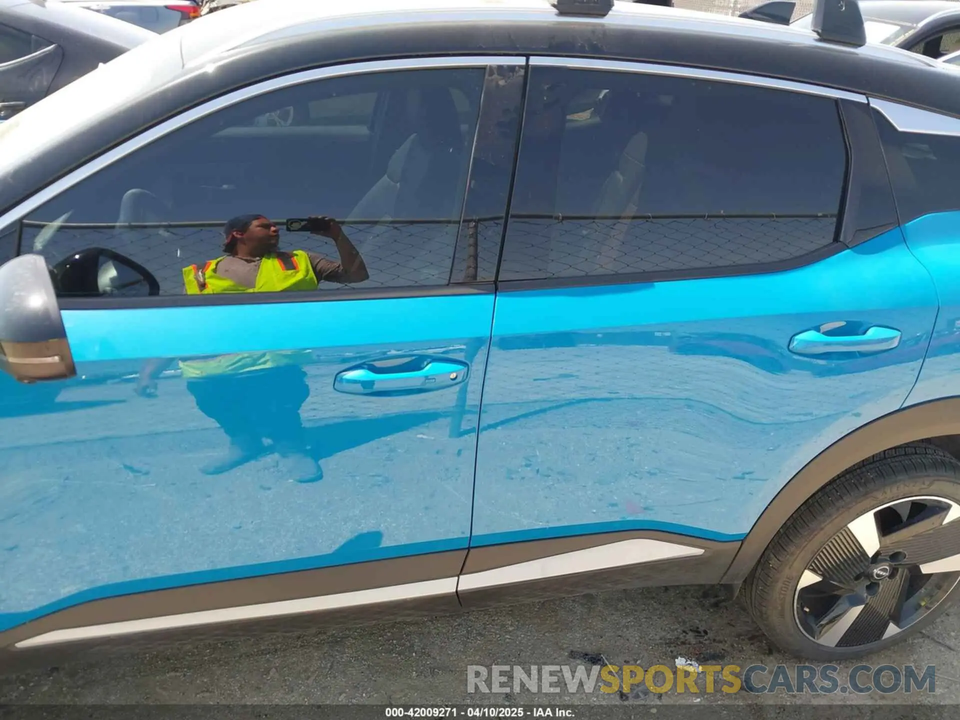 14 Photograph of a damaged car 3N8AP6DB0SL321643 NISSAN KICKS 2025