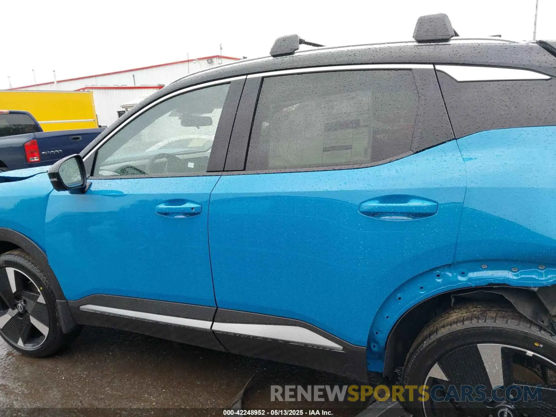 14 Photograph of a damaged car 3N8AP6DD4SL353822 NISSAN KICKS 2025