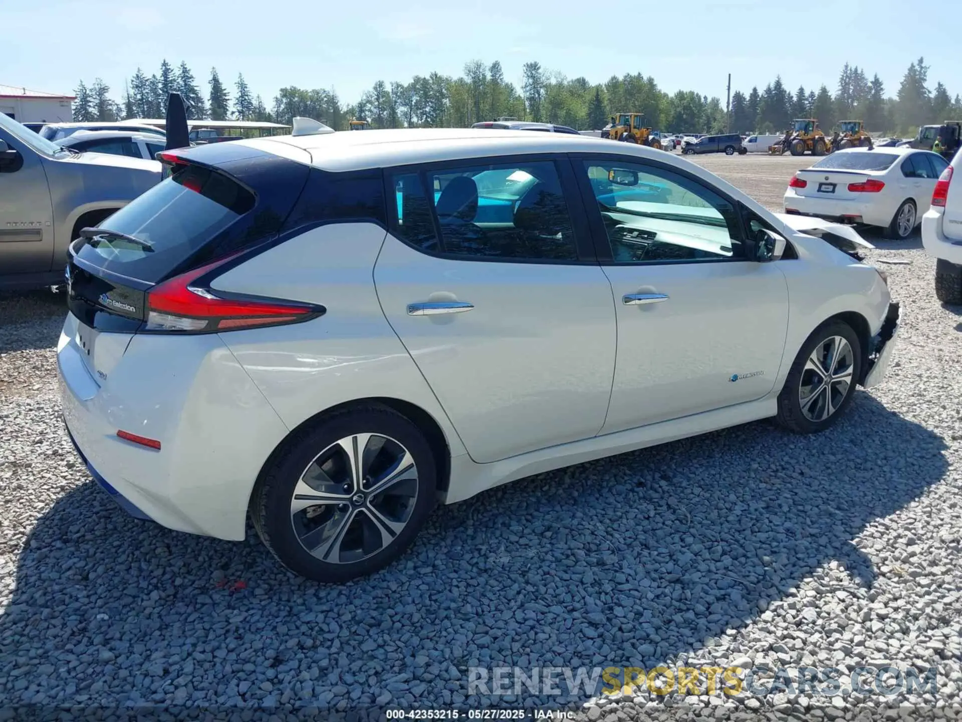 4 Photograph of a damaged car 1N4AZ1CP0KC314523 NISSAN LEAF 2019