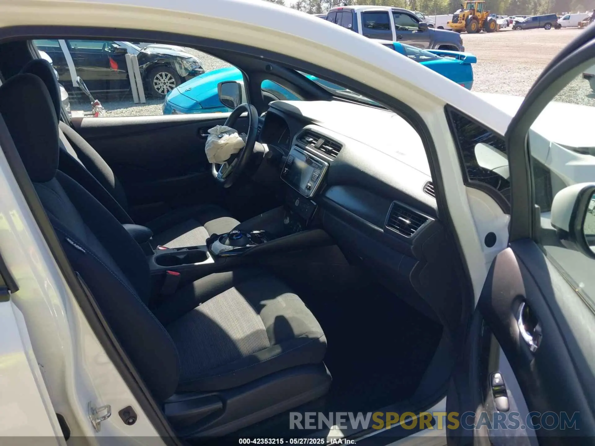 5 Photograph of a damaged car 1N4AZ1CP0KC314523 NISSAN LEAF 2019