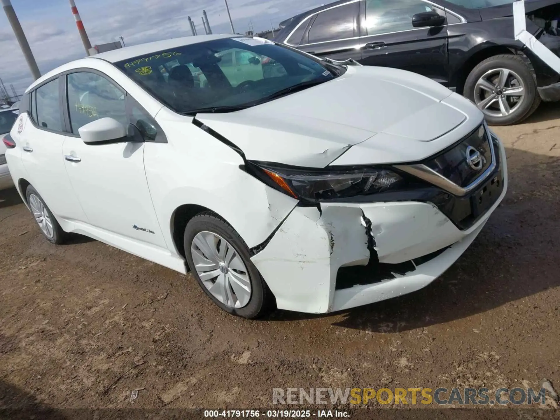 1 Photograph of a damaged car 1N4AZ1CP0KC321908 NISSAN LEAF 2019