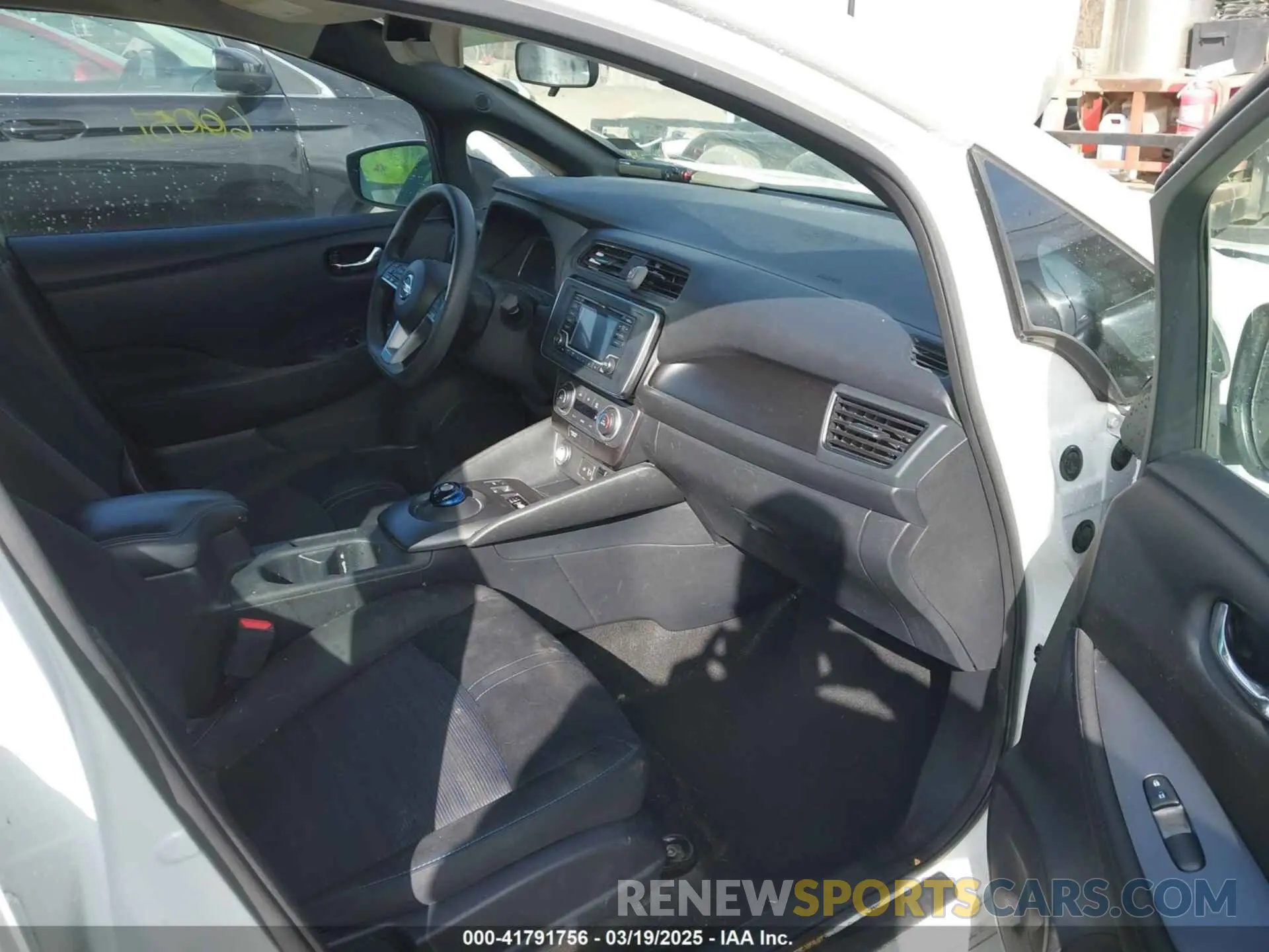 5 Photograph of a damaged car 1N4AZ1CP0KC321908 NISSAN LEAF 2019