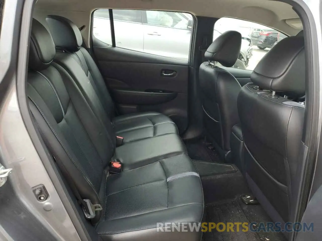 10 Photograph of a damaged car 1N4AZ1CP1KC306883 NISSAN LEAF 2019