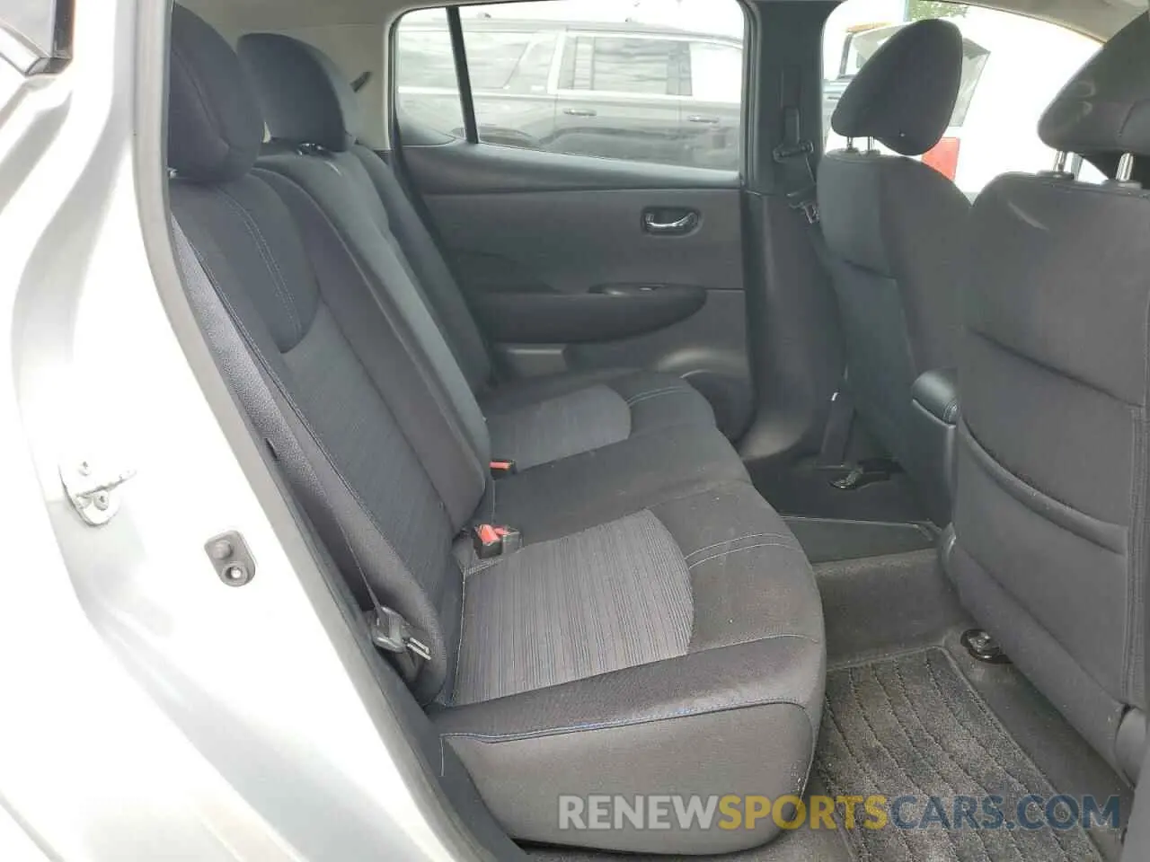 10 Photograph of a damaged car 1N4AZ1CP3KC307985 NISSAN LEAF 2019