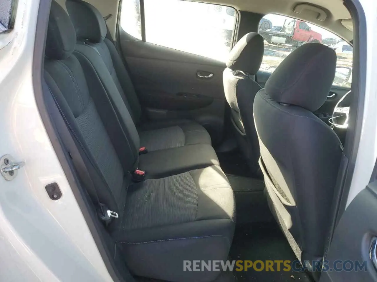 10 Photograph of a damaged car 1N4AZ1CP5KC310287 NISSAN LEAF 2019