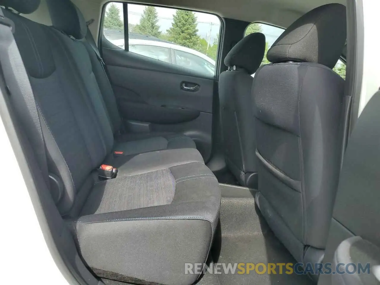 10 Photograph of a damaged car 1N4AZ1CP6KC300836 NISSAN LEAF 2019