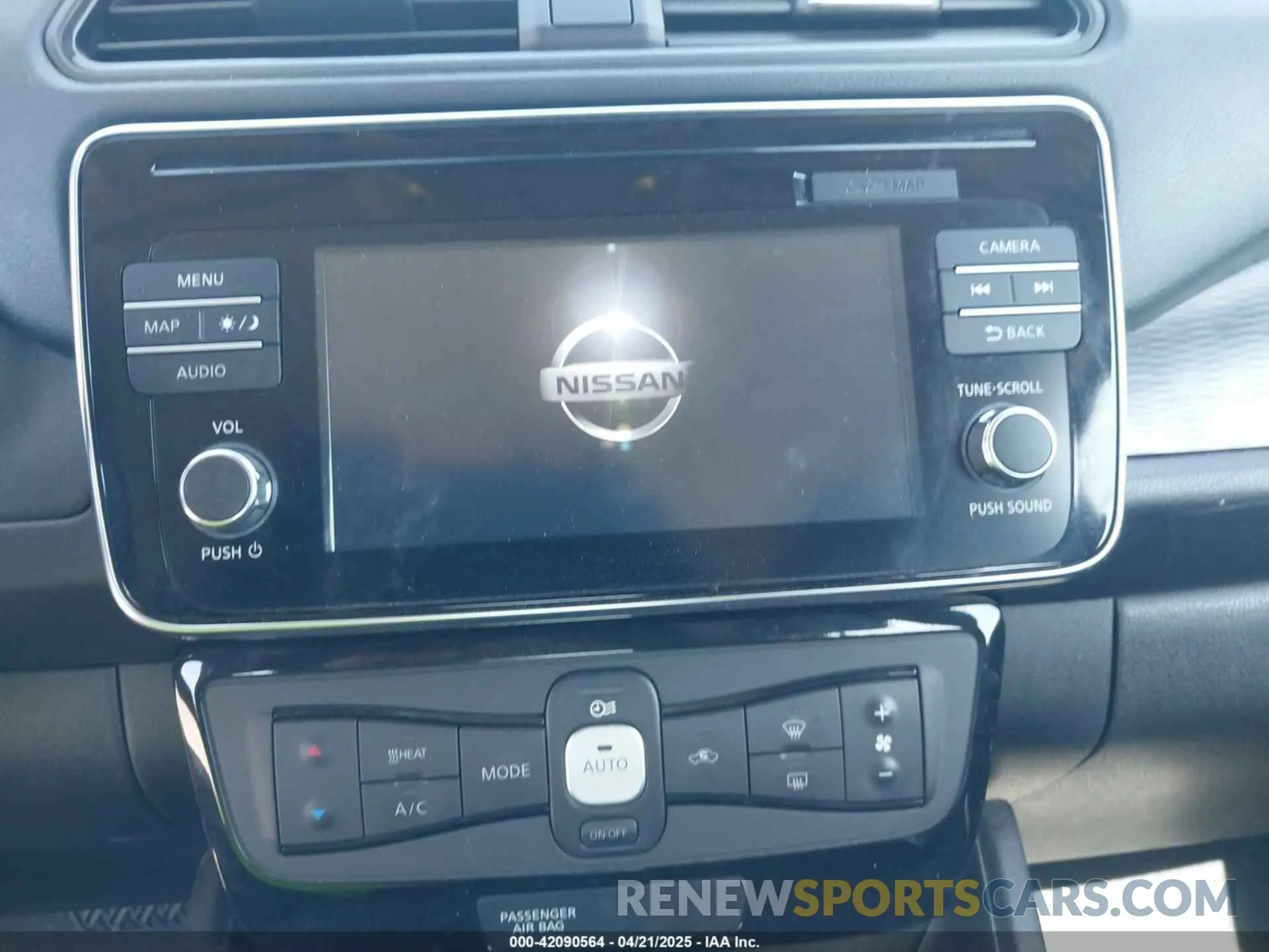 18 Photograph of a damaged car 1N4AZ1CP6KC304997 NISSAN LEAF 2019