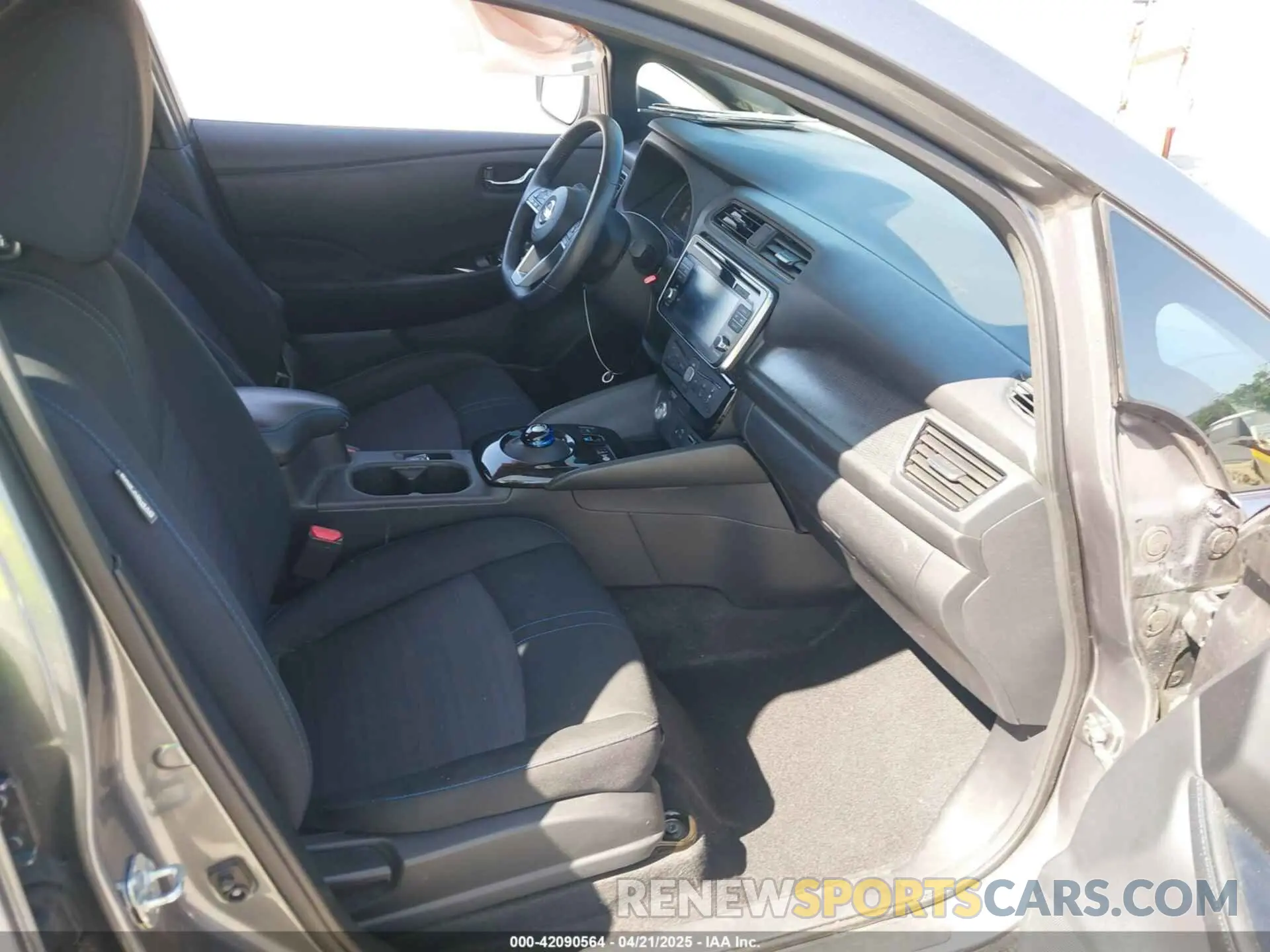 5 Photograph of a damaged car 1N4AZ1CP6KC304997 NISSAN LEAF 2019