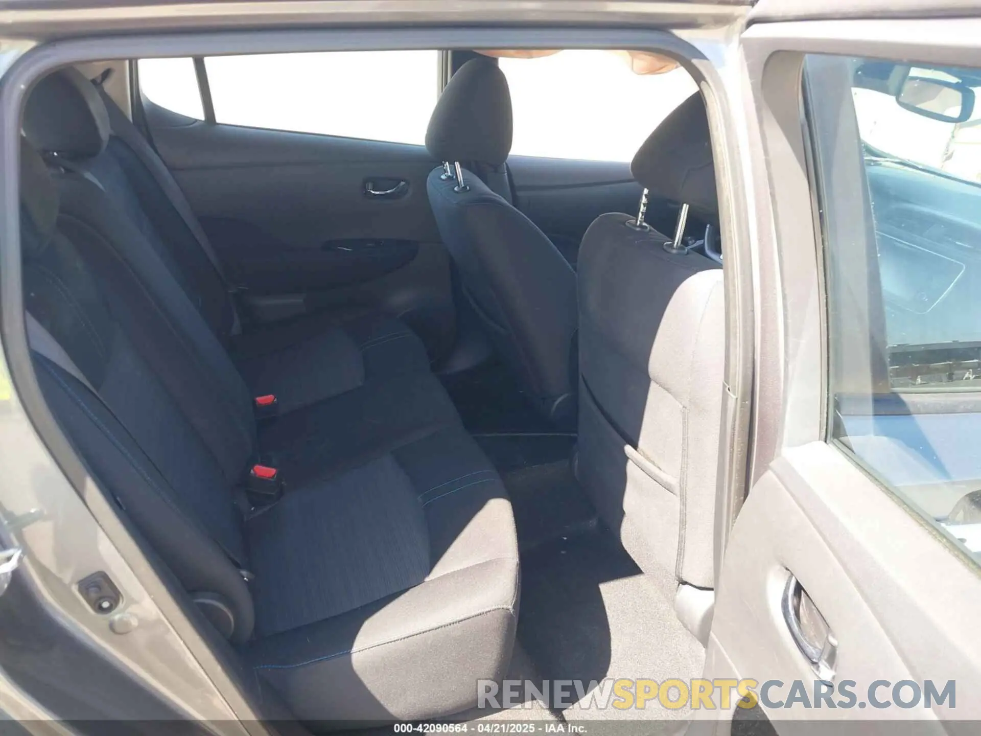 8 Photograph of a damaged car 1N4AZ1CP6KC304997 NISSAN LEAF 2019