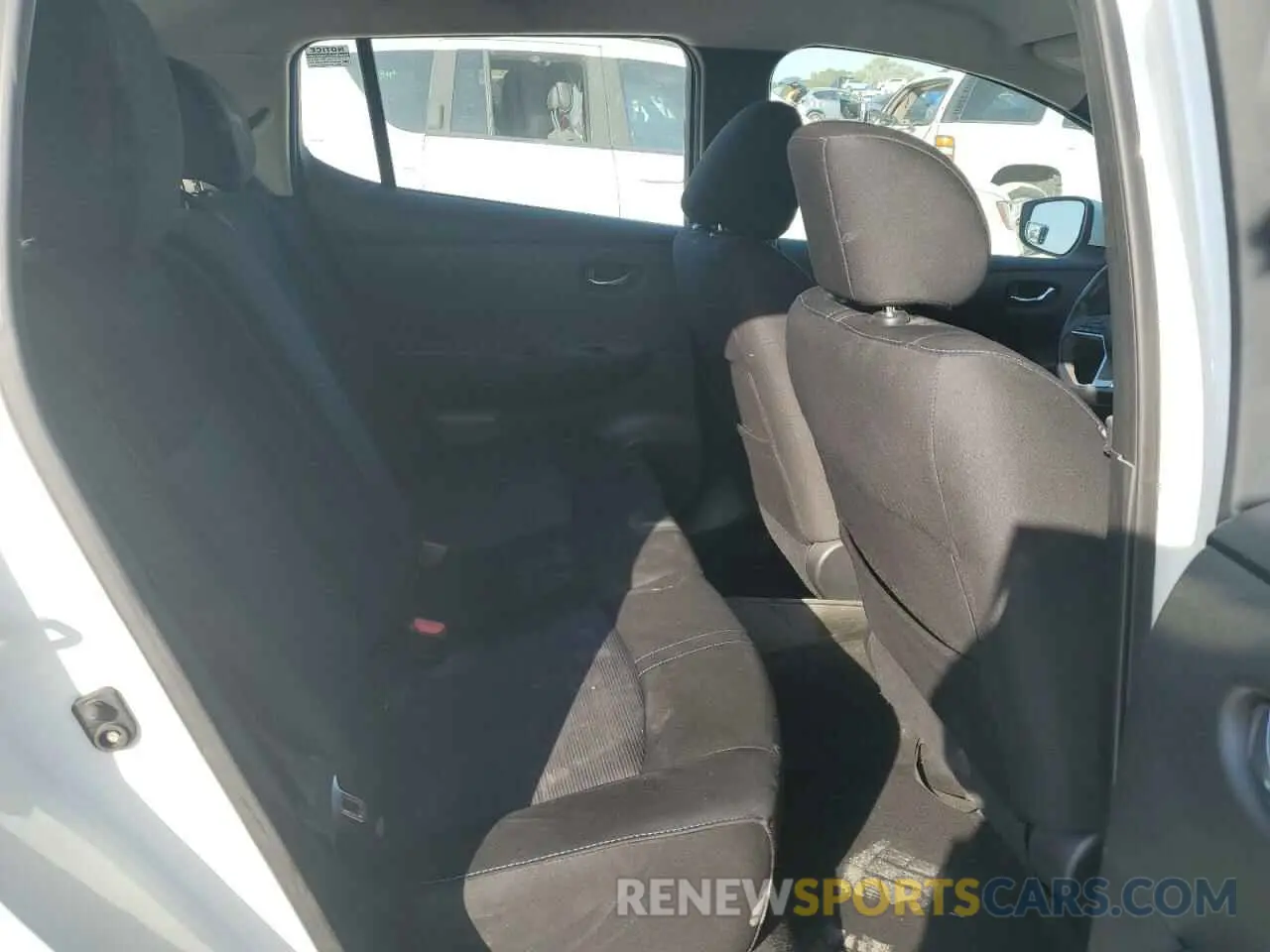 11 Photograph of a damaged car 1N4AZ1CP6KC305261 NISSAN LEAF 2019