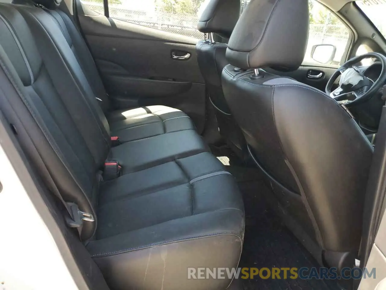 10 Photograph of a damaged car 1N4AZ1CP6KC307981 NISSAN LEAF 2019