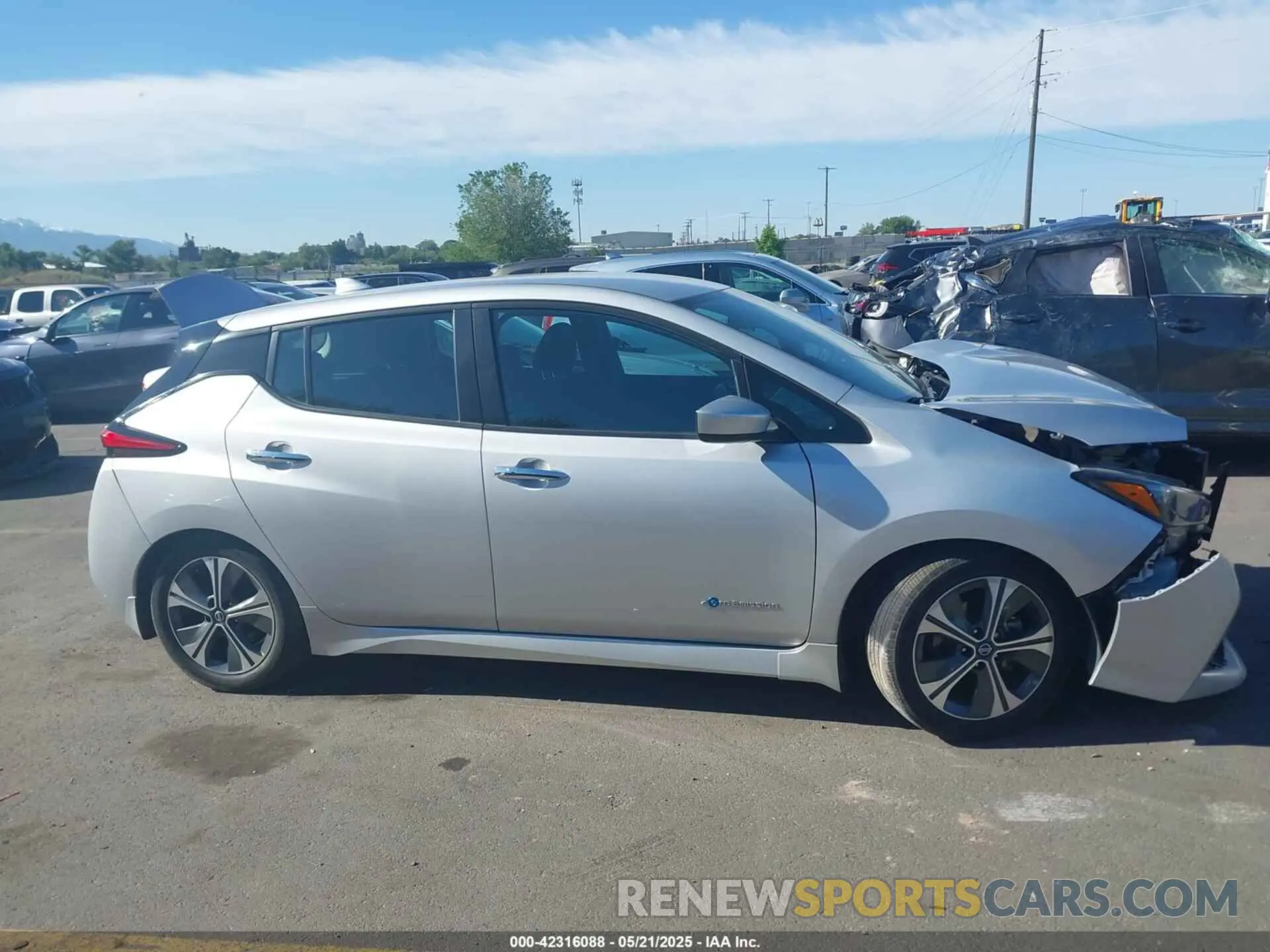 12 Photograph of a damaged car 1N4AZ1CP7KC307715 NISSAN LEAF 2019