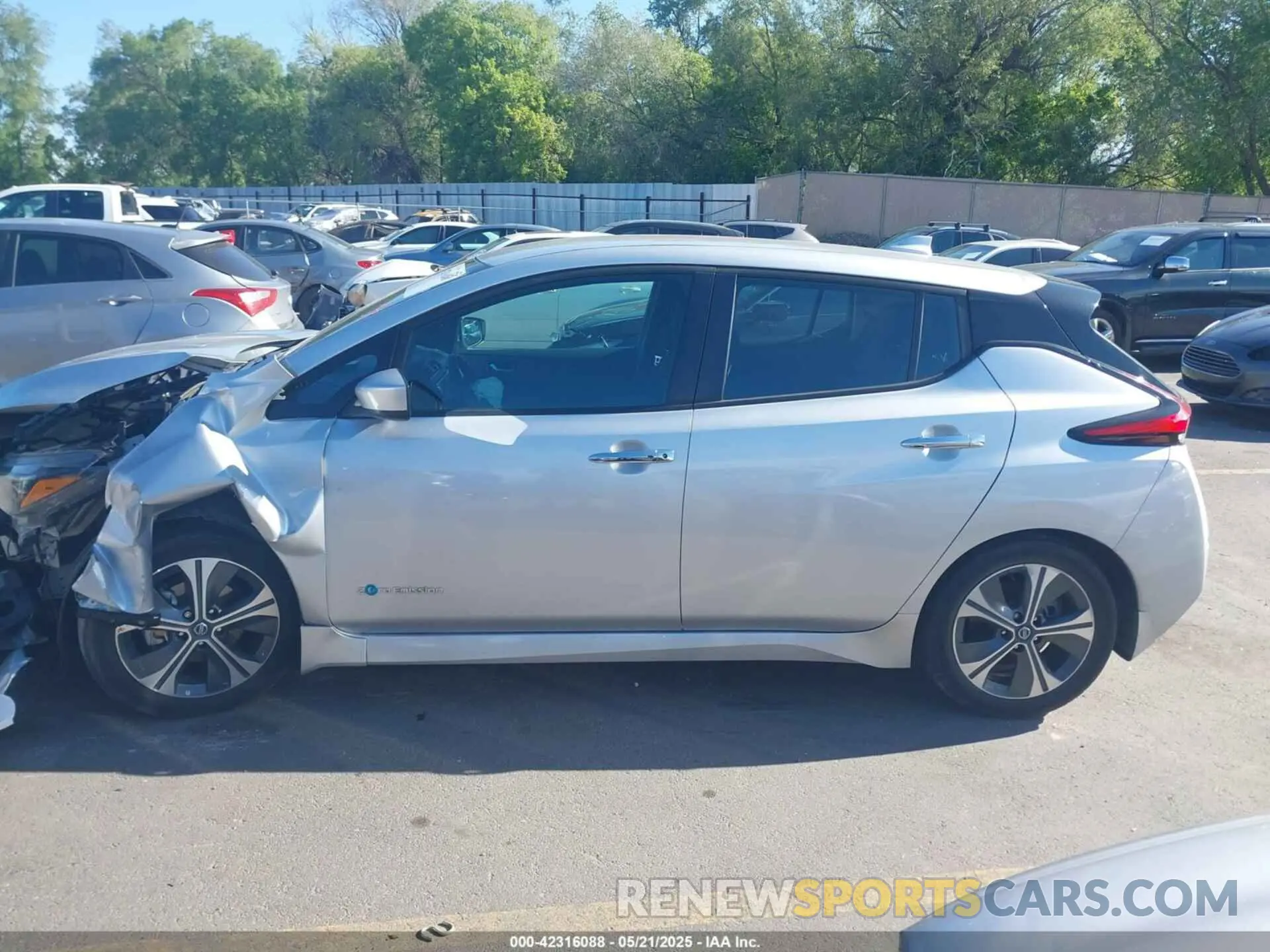 13 Photograph of a damaged car 1N4AZ1CP7KC307715 NISSAN LEAF 2019