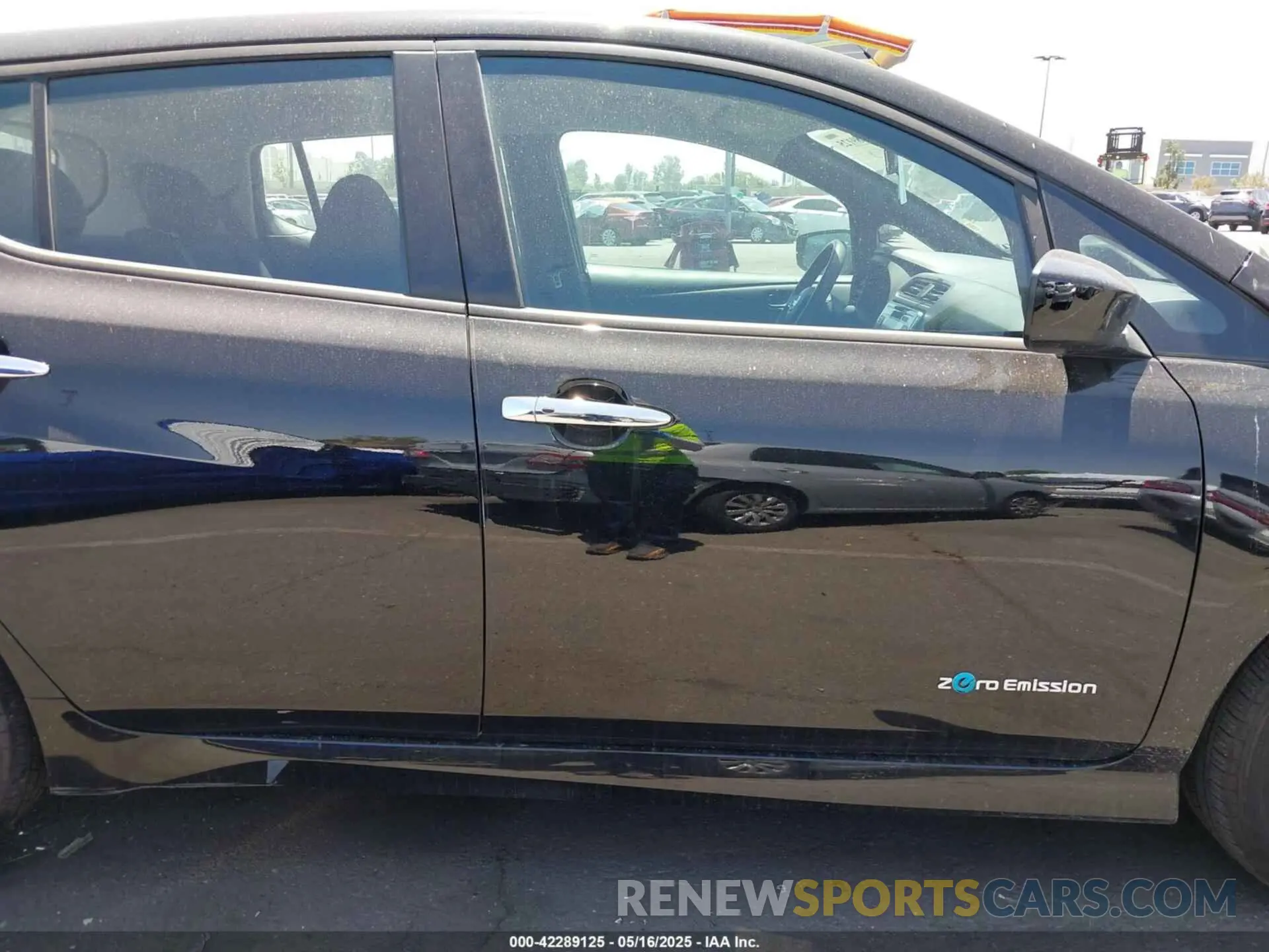 14 Photograph of a damaged car 1N4AZ1CP7KC313224 NISSAN LEAF 2019