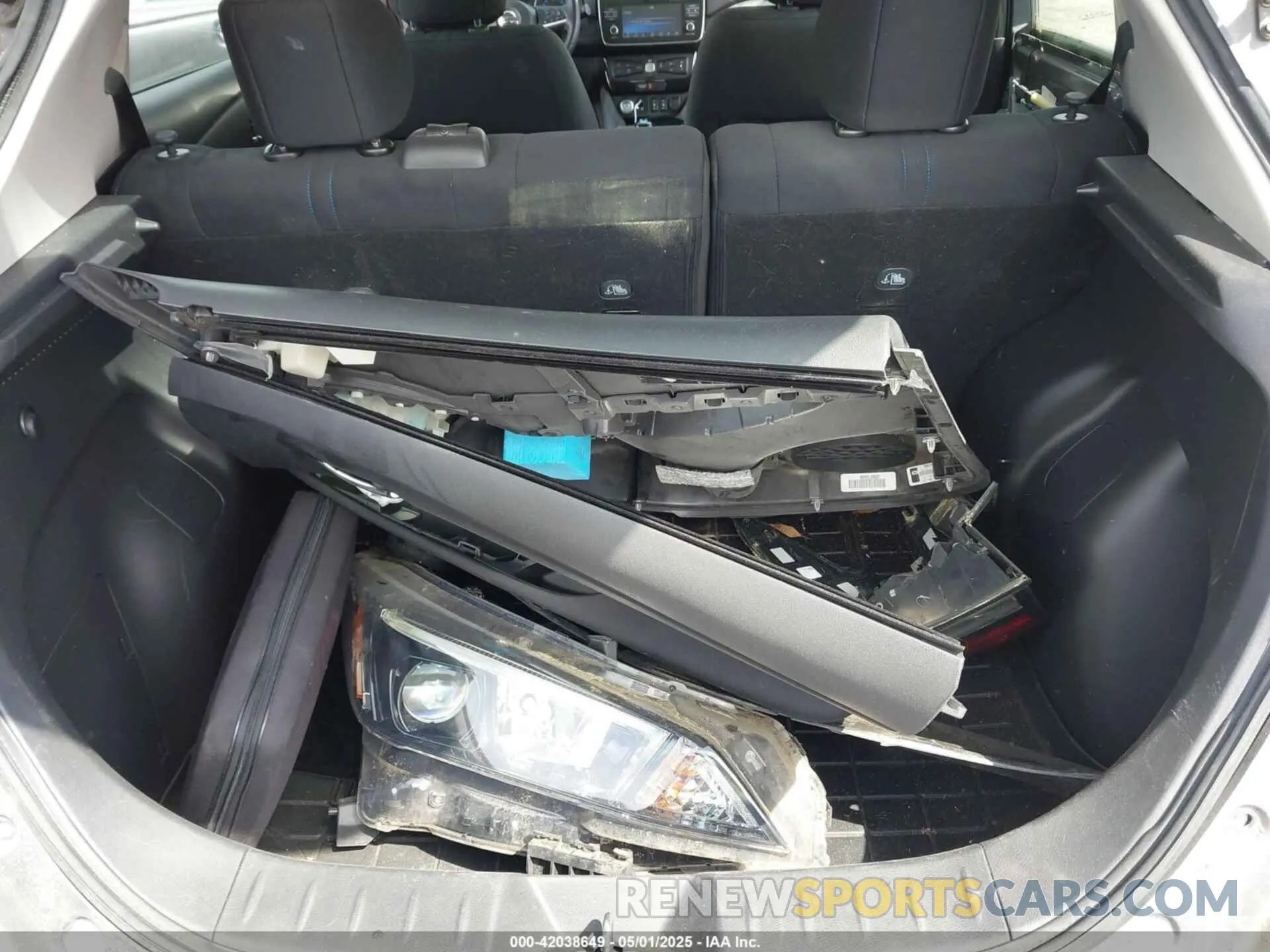 12 Photograph of a damaged car 1N4AZ1CP8KC301860 NISSAN LEAF 2019