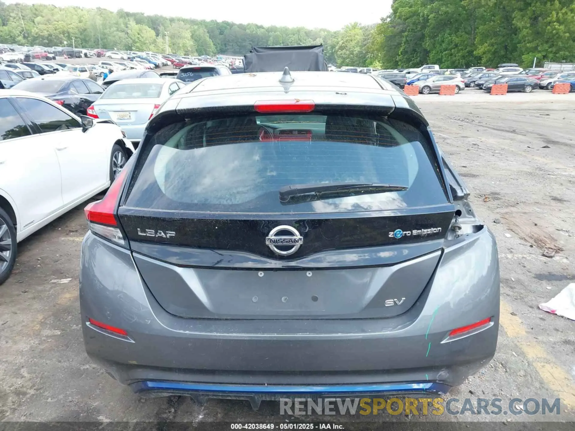 17 Photograph of a damaged car 1N4AZ1CP8KC301860 NISSAN LEAF 2019