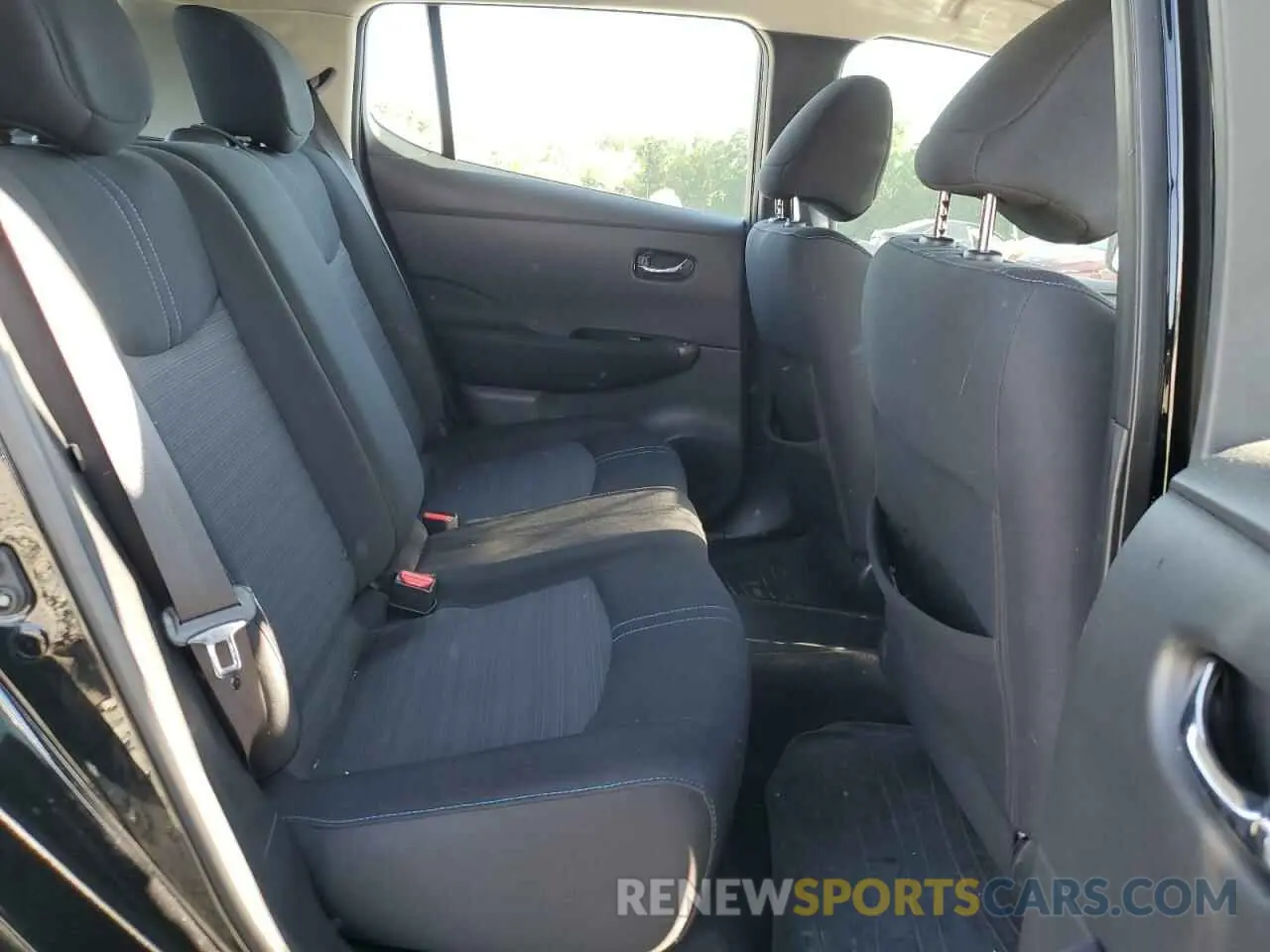 10 Photograph of a damaged car 1N4AZ1CP8KC313703 NISSAN LEAF 2019