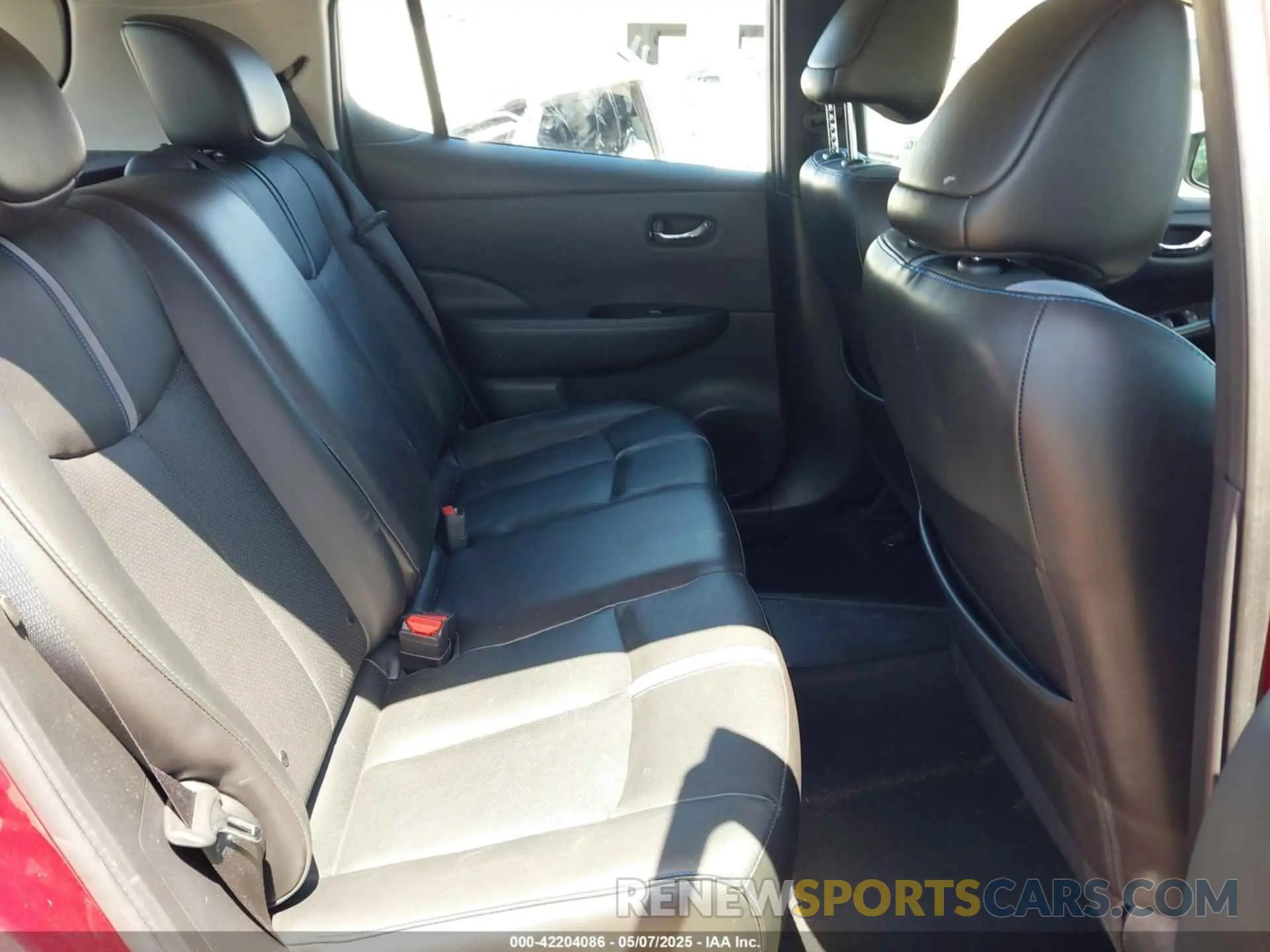8 Photograph of a damaged car 1N4AZ1CP9KC303424 NISSAN LEAF 2019