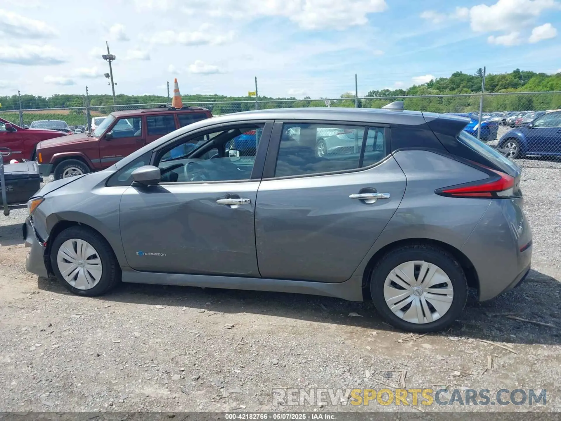 14 Photograph of a damaged car 1N4AZ1CP9KC305660 NISSAN LEAF 2019