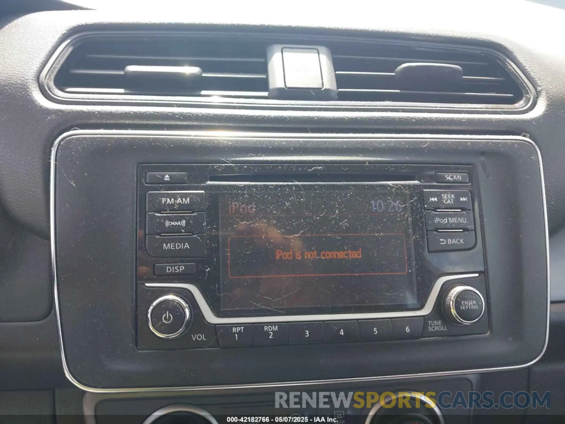 18 Photograph of a damaged car 1N4AZ1CP9KC305660 NISSAN LEAF 2019
