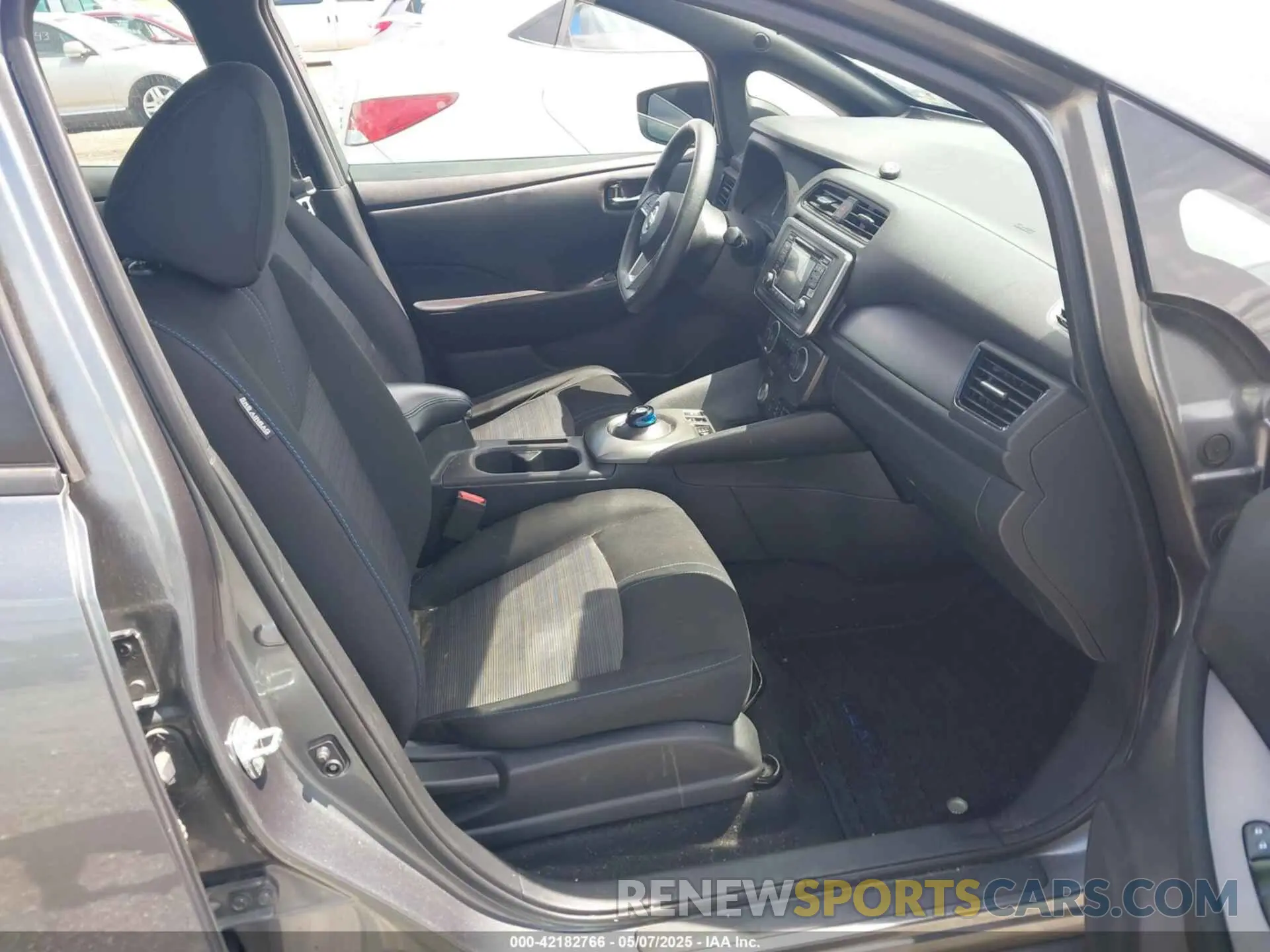 5 Photograph of a damaged car 1N4AZ1CP9KC305660 NISSAN LEAF 2019