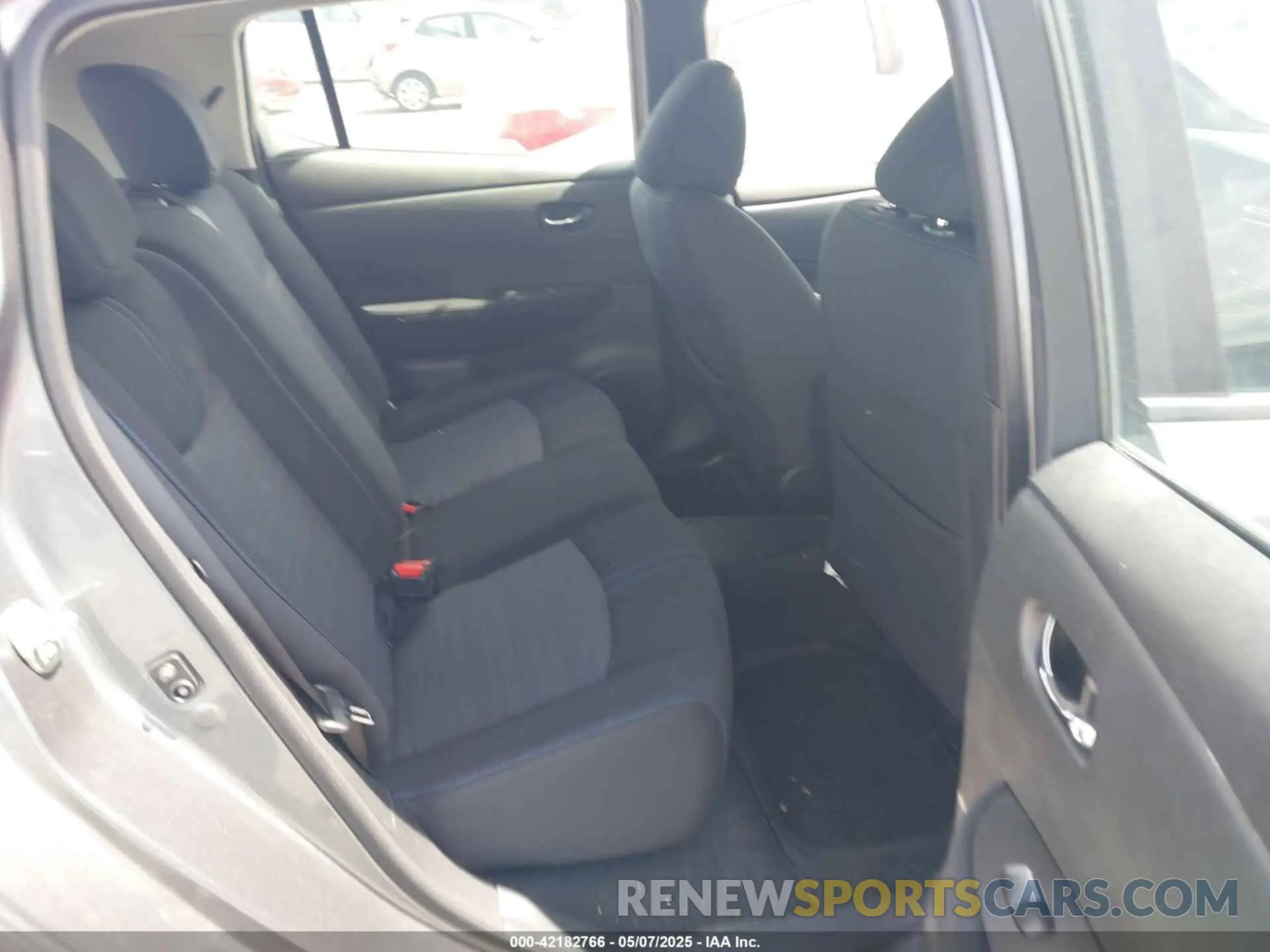 8 Photograph of a damaged car 1N4AZ1CP9KC305660 NISSAN LEAF 2019