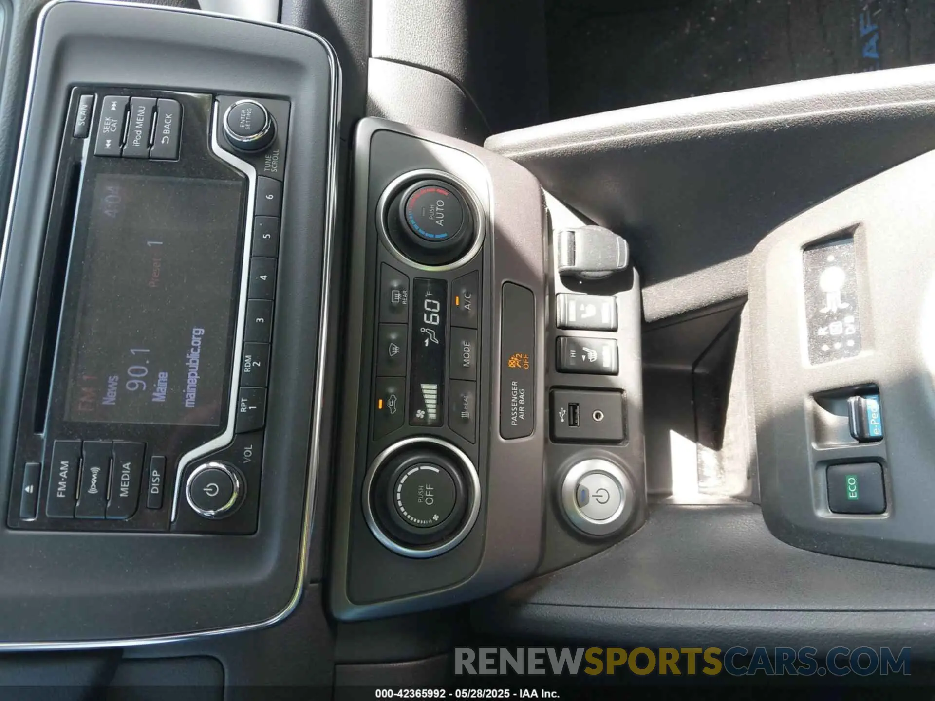 19 Photograph of a damaged car 1N4AZ1CP9KC308428 NISSAN LEAF 2019