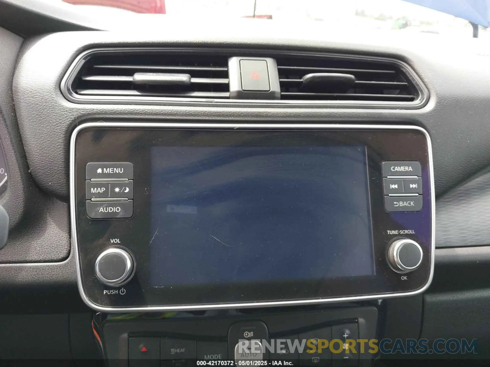 19 Photograph of a damaged car 1N4BZ1CP0KC308693 NISSAN LEAF 2019