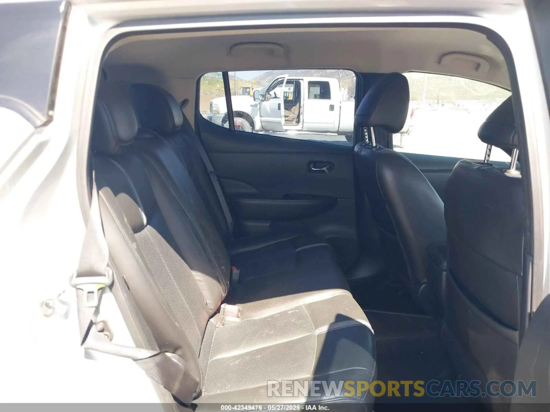 8 Photograph of a damaged car 1N4BZ1CP2KC313488 NISSAN LEAF 2019