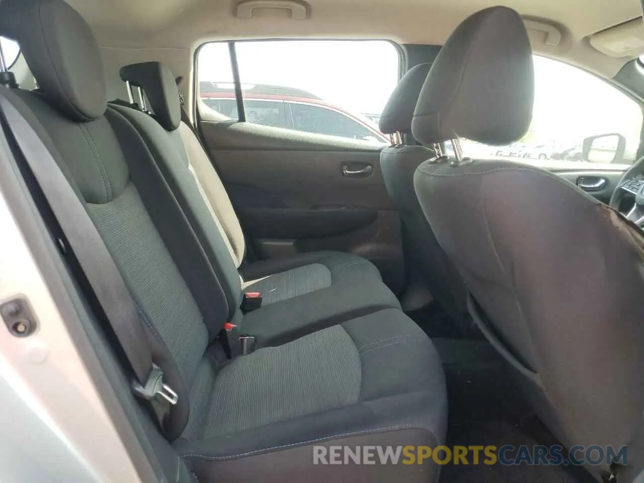 10 Photograph of a damaged car 1N4BZ1CP9KC320888 NISSAN LEAF 2019