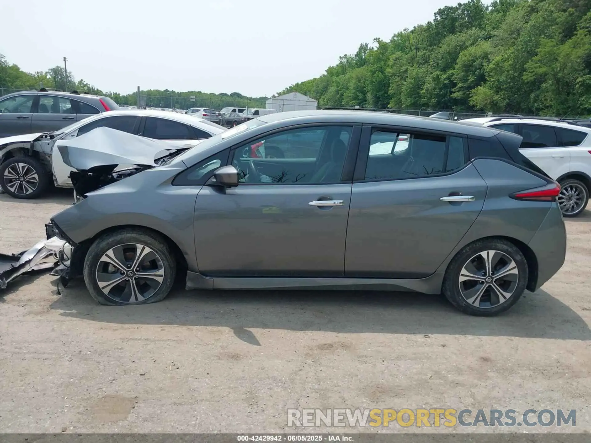 14 Photograph of a damaged car 1N4AZ1CP0LC306567 NISSAN LEAF 2020